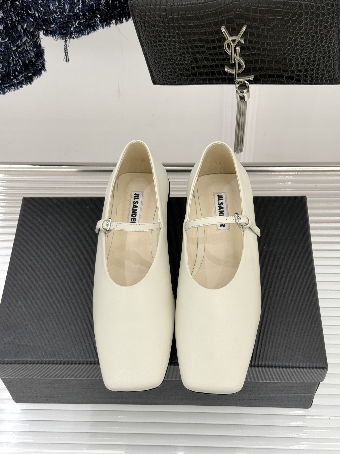 Jil Sander/吉尔桑达26WF新品极简方头平底玛丽珍鞋以“少即是多”的设计哲学重塑玛丽珍鞋的经典