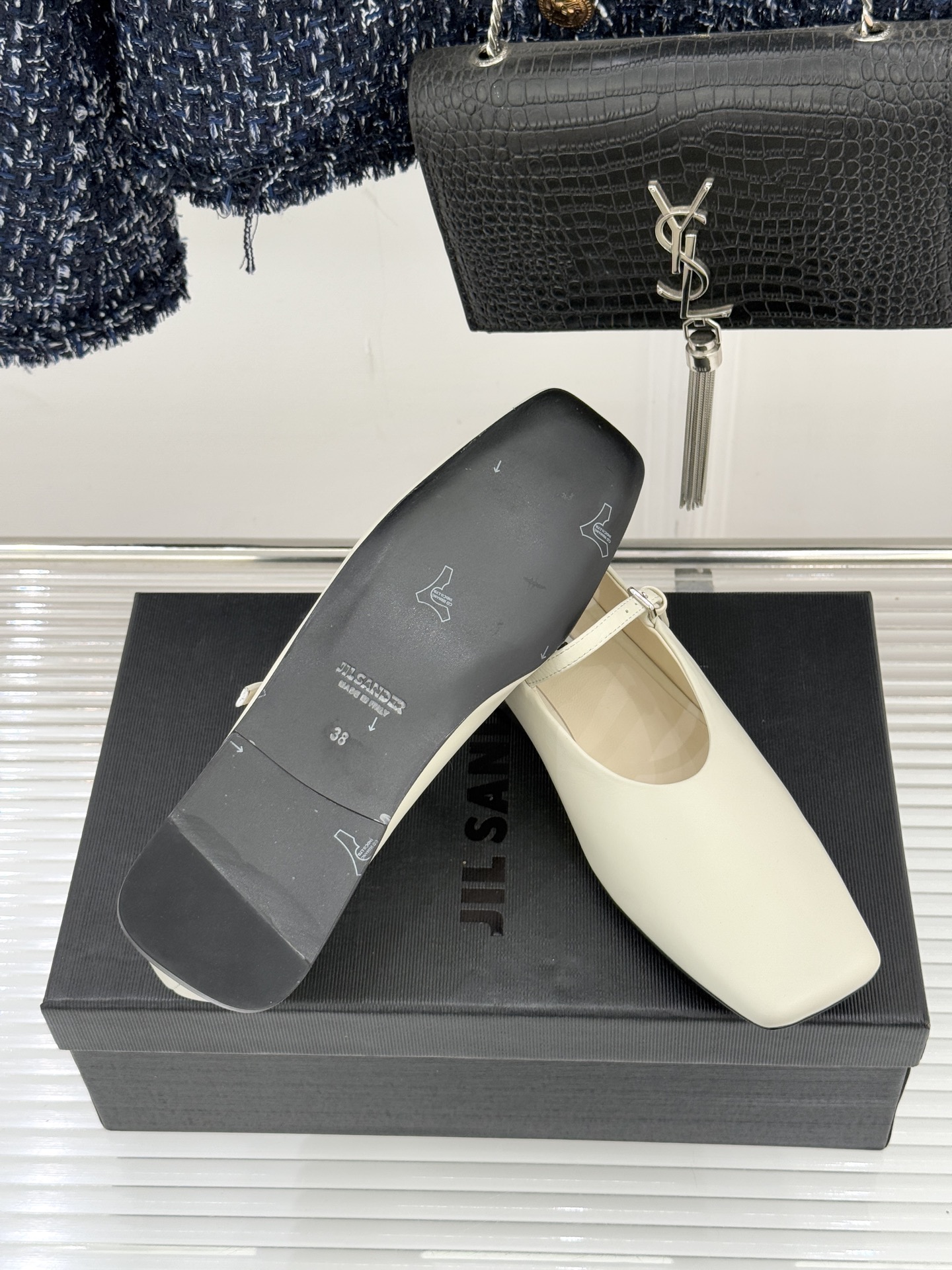 Jil Sander/吉尔桑达26WF新品极简方头平底玛丽珍鞋以“少即是多”的设计哲学重塑玛丽珍鞋的经典