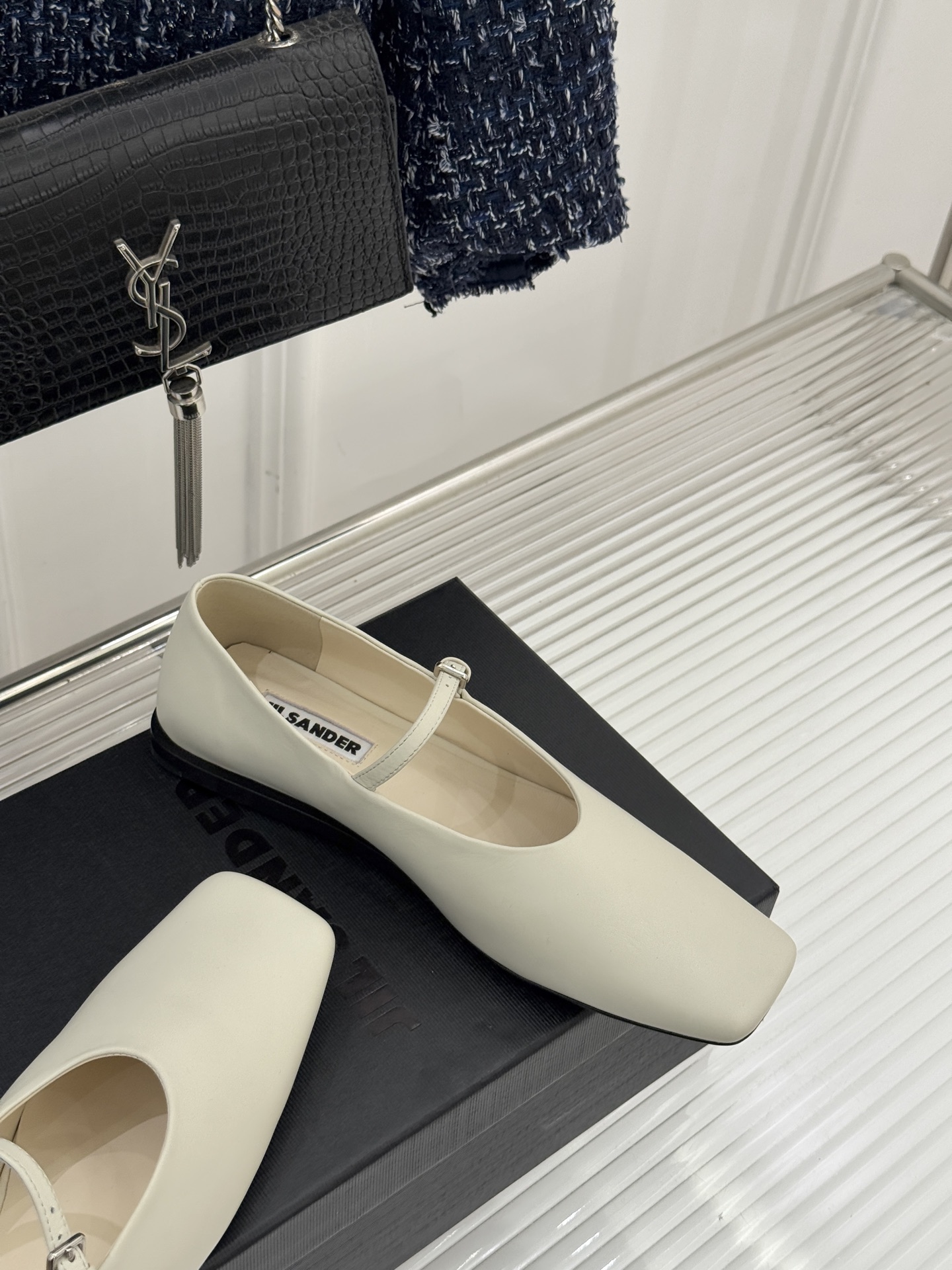 Jil Sander/吉尔桑达26WF新品极简方头平底玛丽珍鞋以“少即是多”的设计哲学重塑玛丽珍鞋的经典
