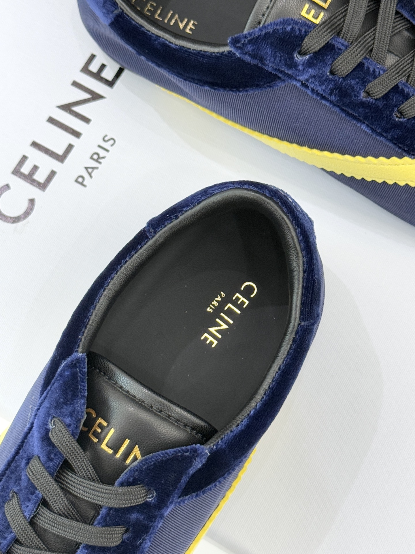 Celine/赛琳26WF新品复古德训鞋运动鞋一眼万年的 谁穿谁爱简直是时尚界的天花板简约设计搭配高级配