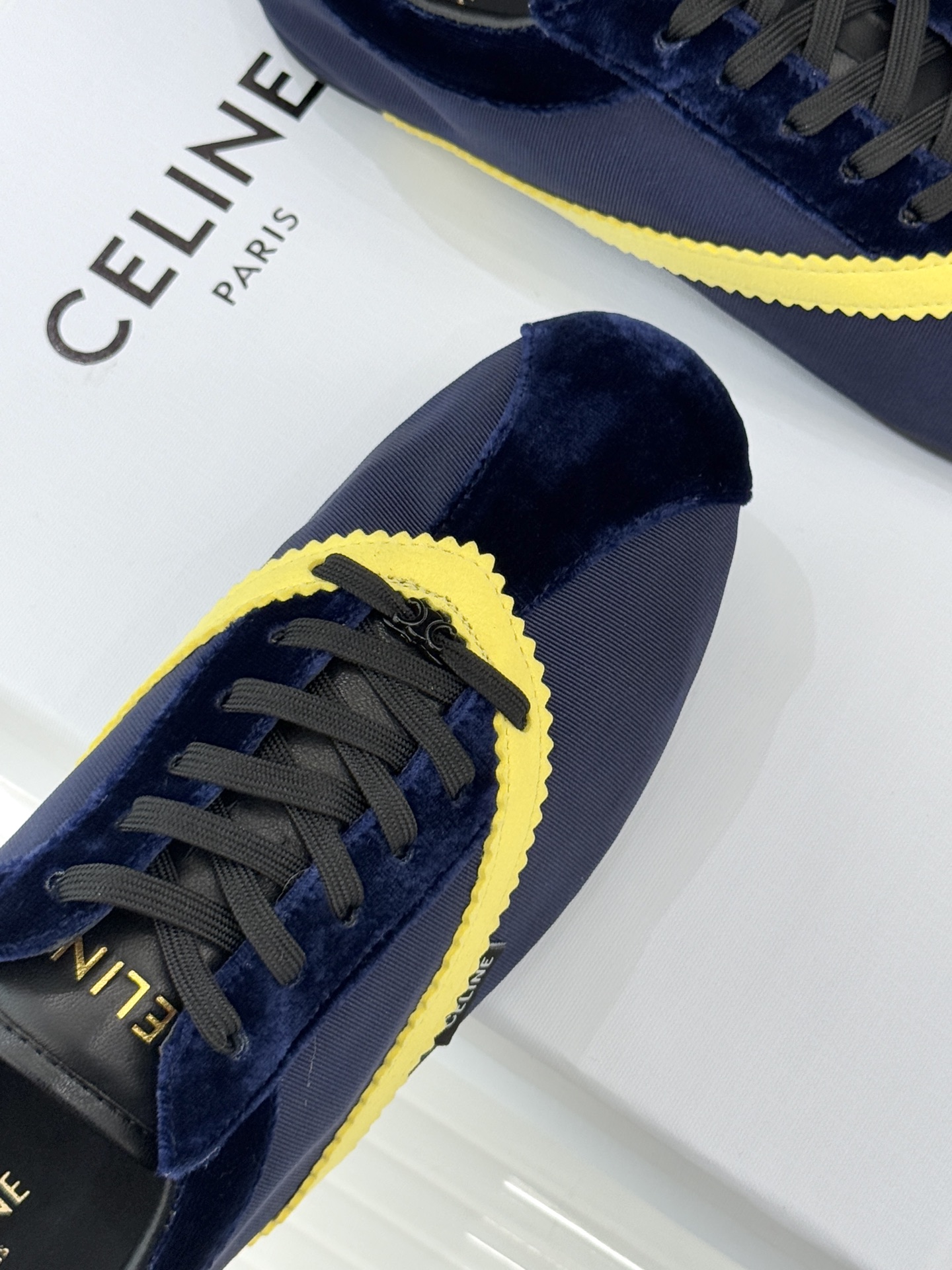 Celine/赛琳26WF新品复古德训鞋运动鞋一眼万年的 谁穿谁爱简直是时尚界的天花板简约设计搭配高级配