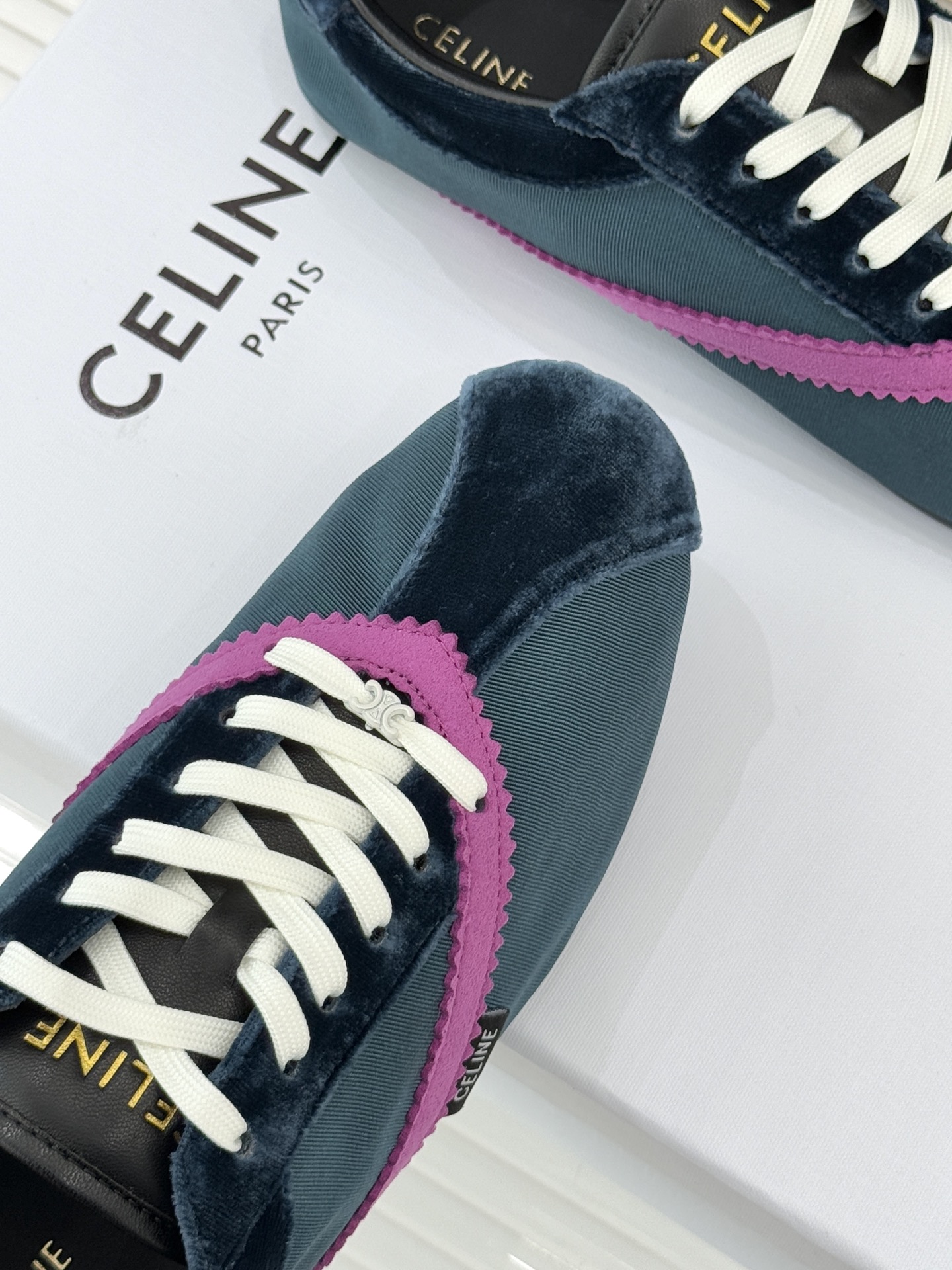 Celine/赛琳26WF新品复古德训鞋运动鞋一眼万年的 谁穿谁爱简直是时尚界的天花板简约设计搭配高级配