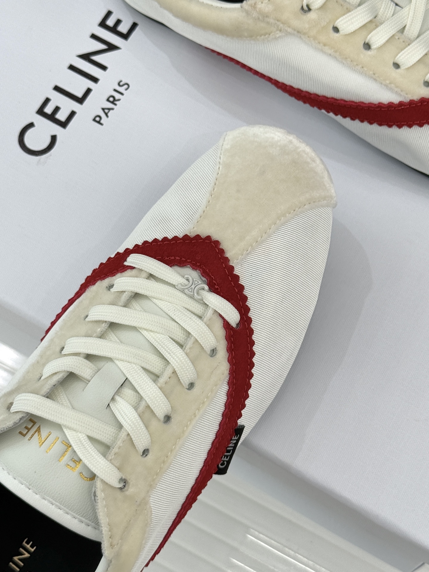 Celine/赛琳26WF新品复古德训鞋运动鞋一眼万年的 谁穿谁爱简直是时尚界的天花板简约设计搭配高级配