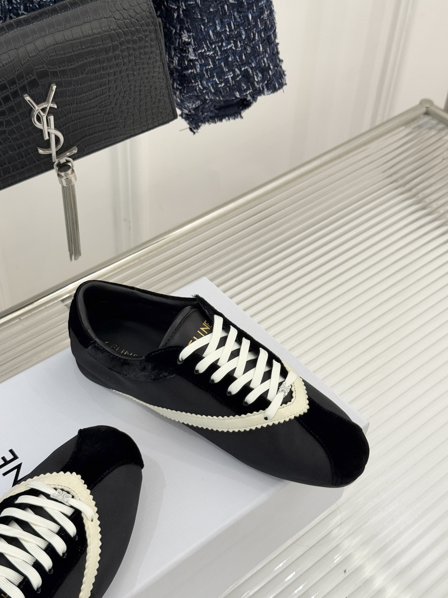 Celine/赛琳26WF新品复古德训鞋运动鞋一眼万年的 谁穿谁爱简直是时尚界的天花板简约设计搭配高级配