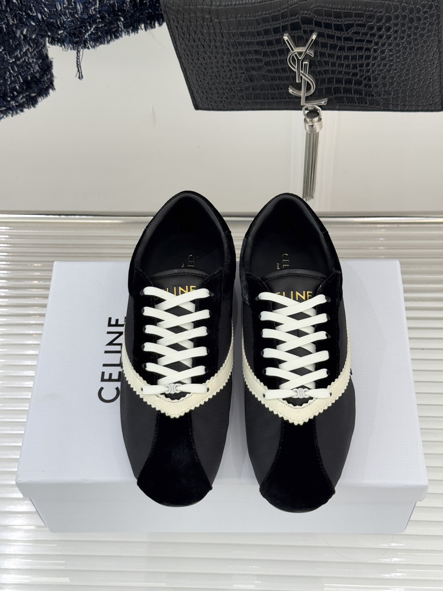 Celine/赛琳26WF新品复古德训鞋运动鞋一眼万年的 谁穿谁爱简直是时尚界的天花板简约设计搭配高级配