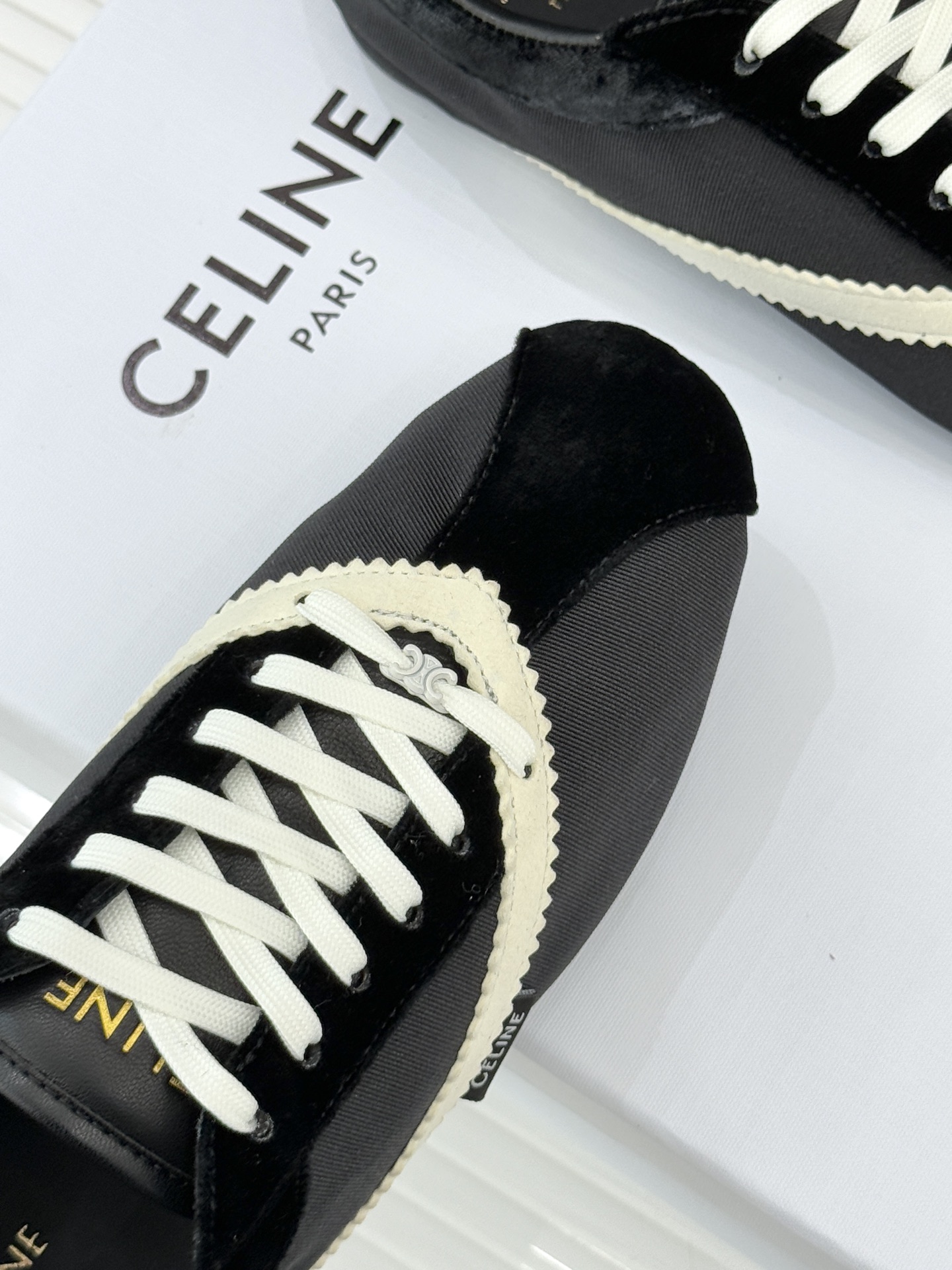 Celine/赛琳26WF新品复古德训鞋运动鞋一眼万年的 谁穿谁爱简直是时尚界的天花板简约设计搭配高级配