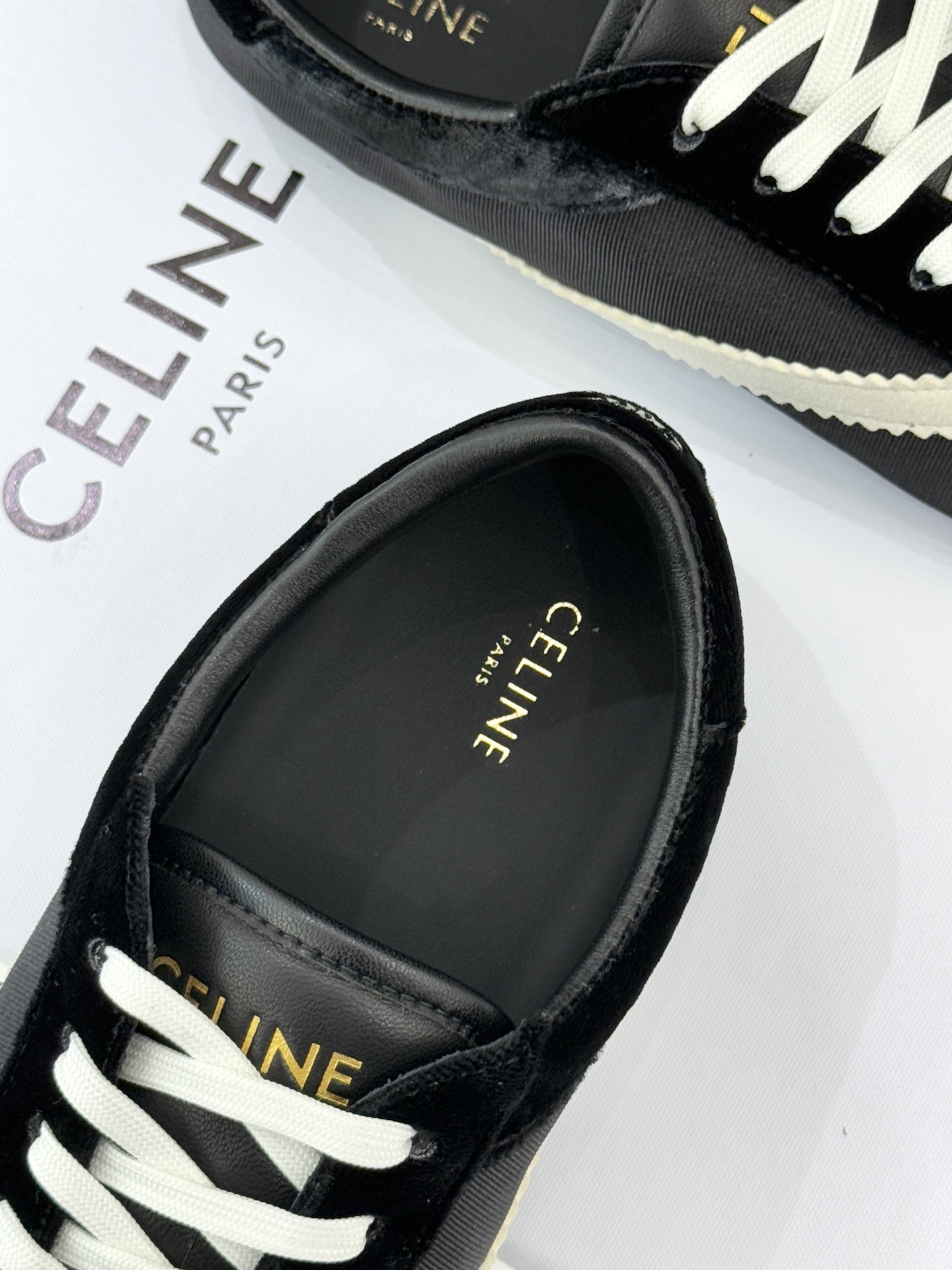 Celine/赛琳26WF新品复古德训鞋运动鞋一眼万年的 谁穿谁爱简直是时尚界的天花板简约设计搭配高级配