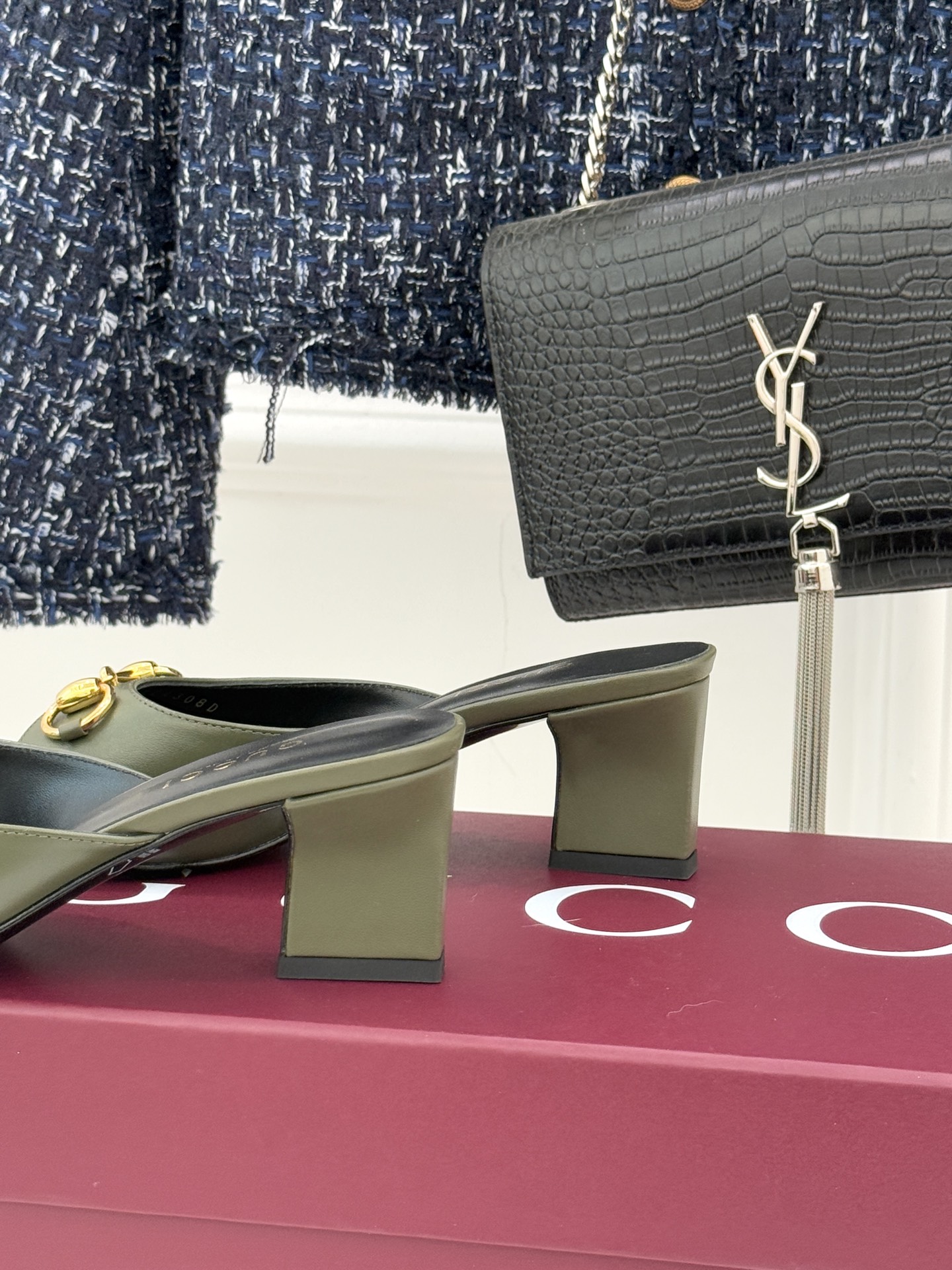 Gucci/古驰26WF春夏新品马衔扣鱼嘴粗跟拖鞋以时光为经纬 以自由为针线将品牌「随性的华美」具象为足