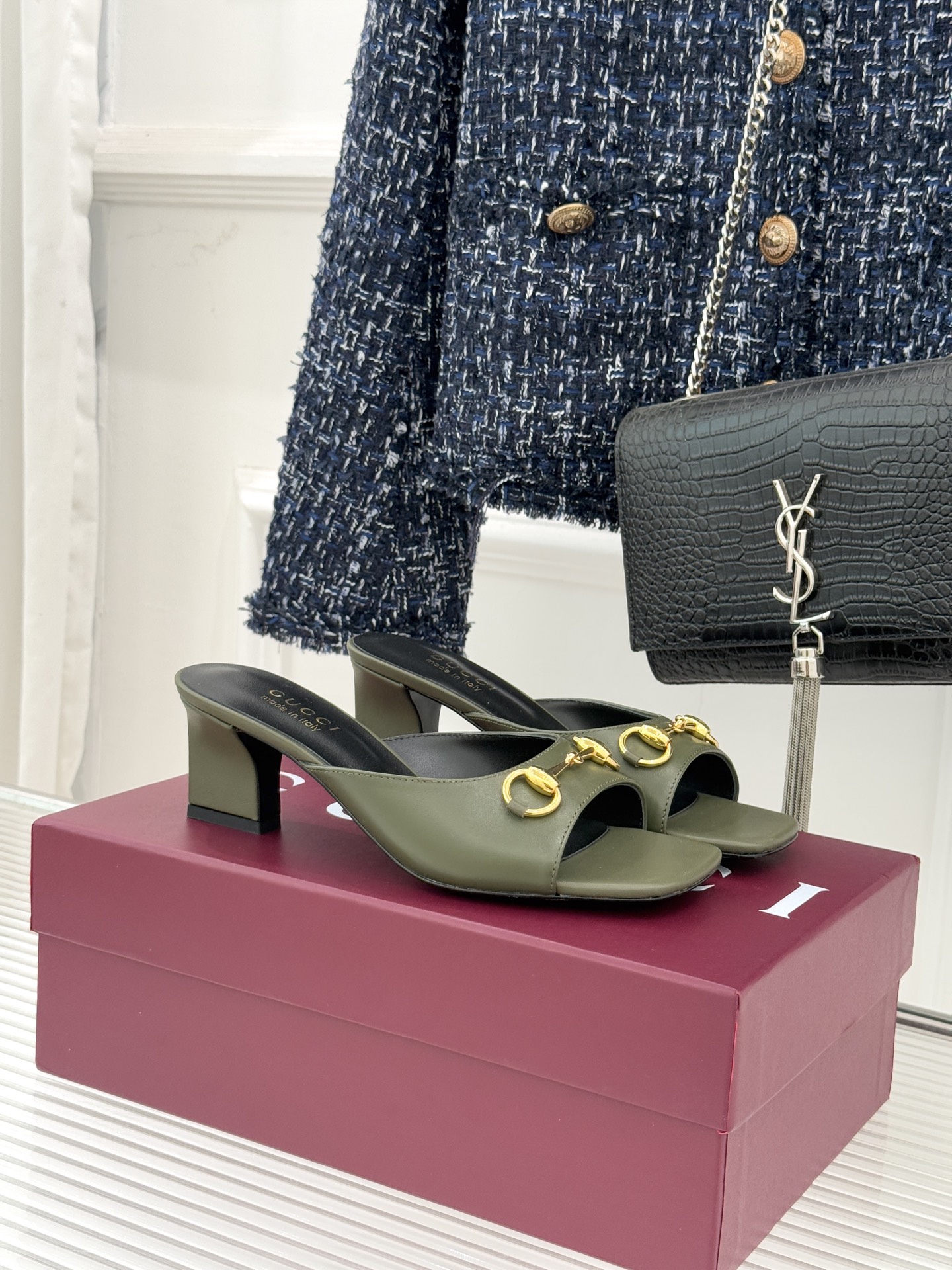 Gucci/古驰26WF春夏新品马衔扣鱼嘴粗跟拖鞋以时光为经纬 以自由为针线将品牌「随性的华美」具象为足