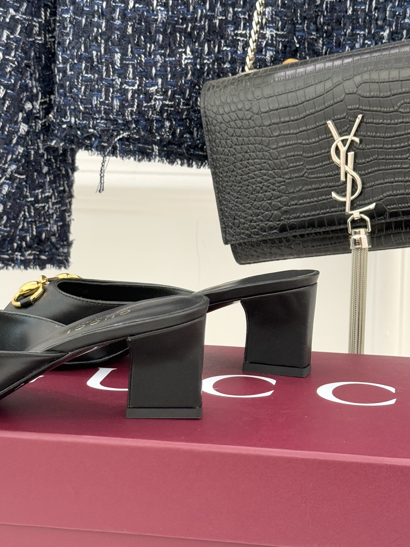 Gucci/古驰26WF春夏新品马衔扣鱼嘴粗跟拖鞋以时光为经纬 以自由为针线将品牌「随性的华美」具象为足