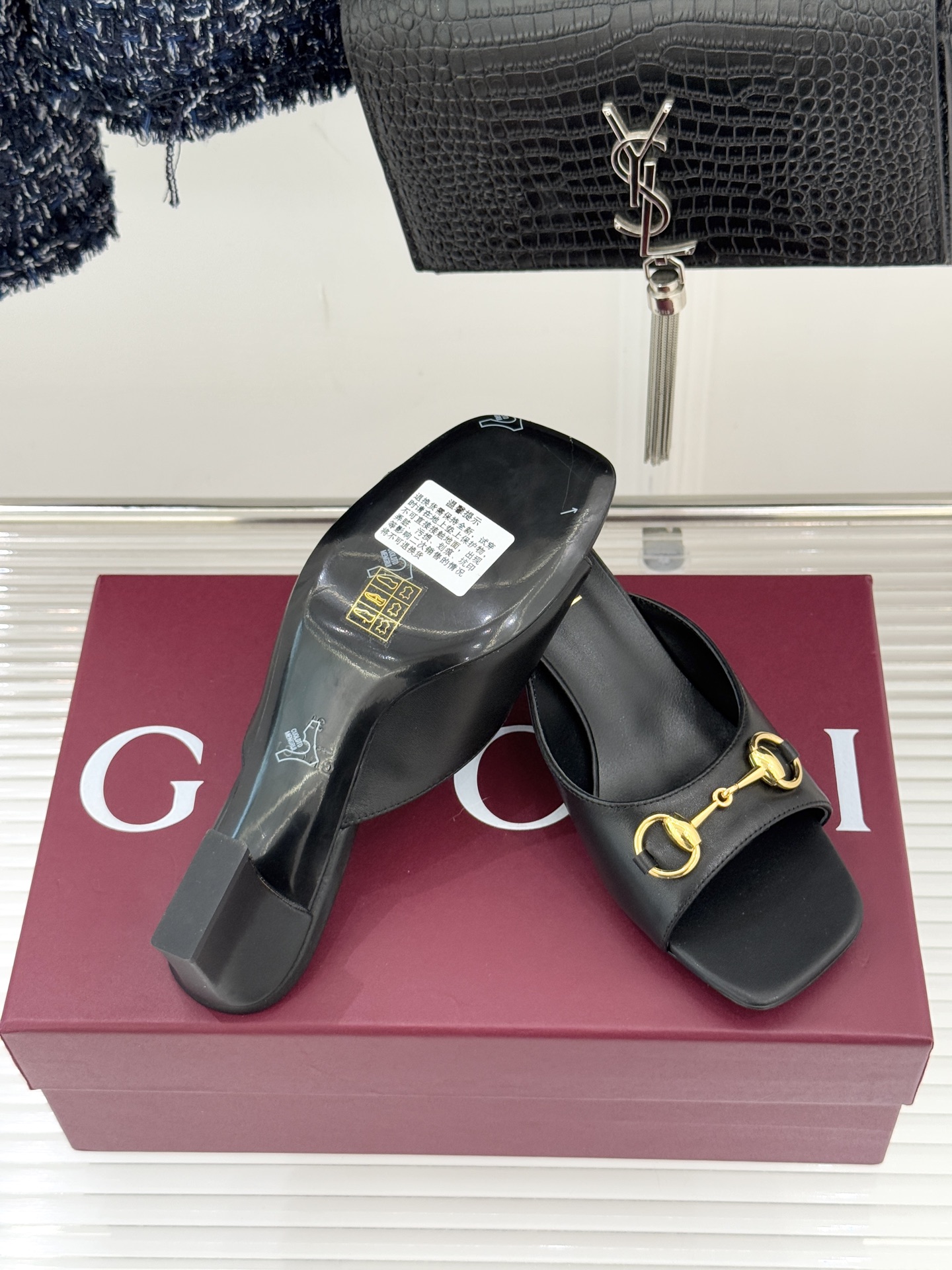 Gucci/古驰26WF春夏新品马衔扣鱼嘴粗跟拖鞋以时光为经纬 以自由为针线将品牌「随性的华美」具象为足