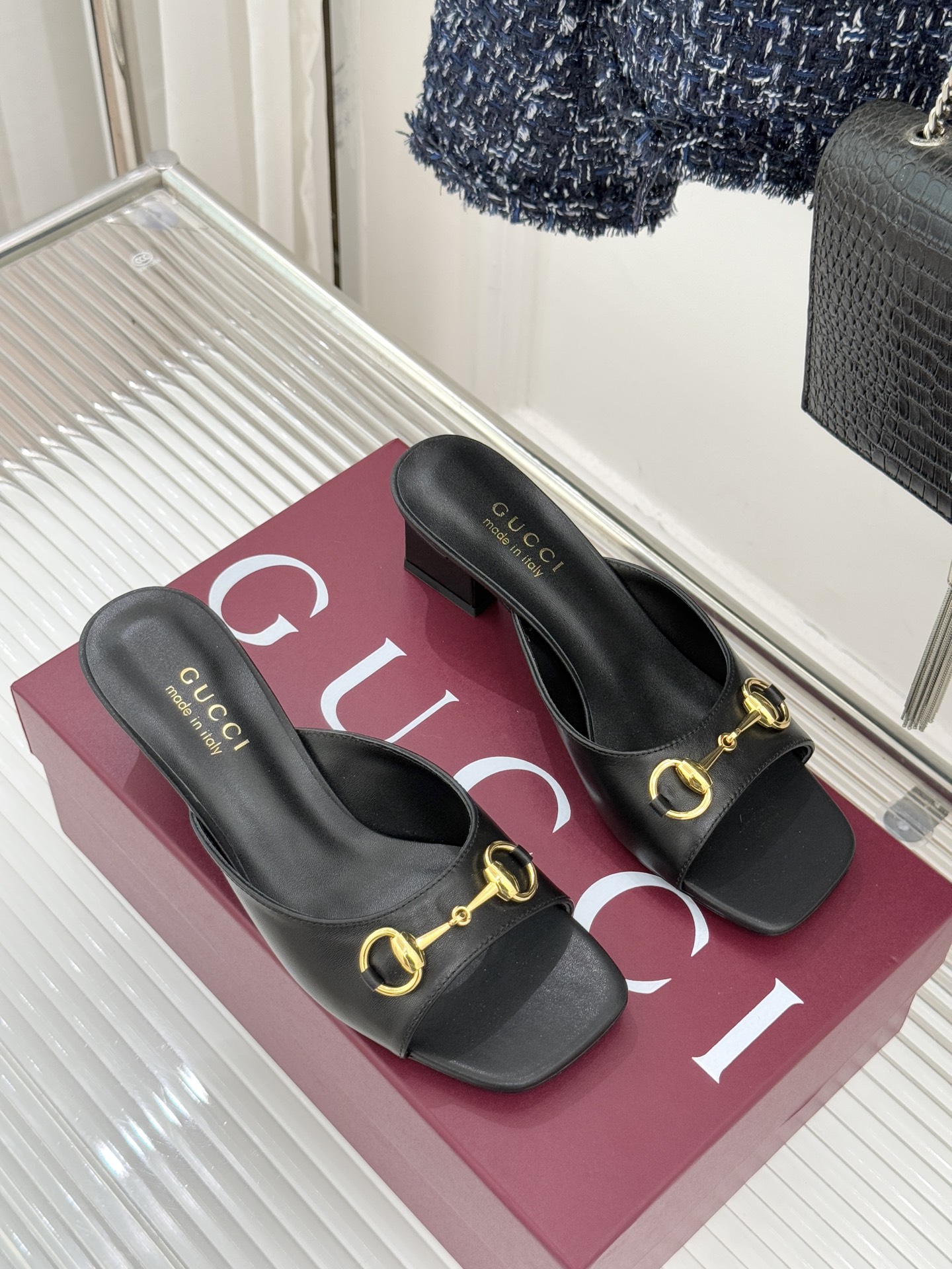 Gucci/古驰26WF春夏新品马衔扣鱼嘴粗跟拖鞋以时光为经纬 以自由为针线将品牌「随性的华美」具象为足