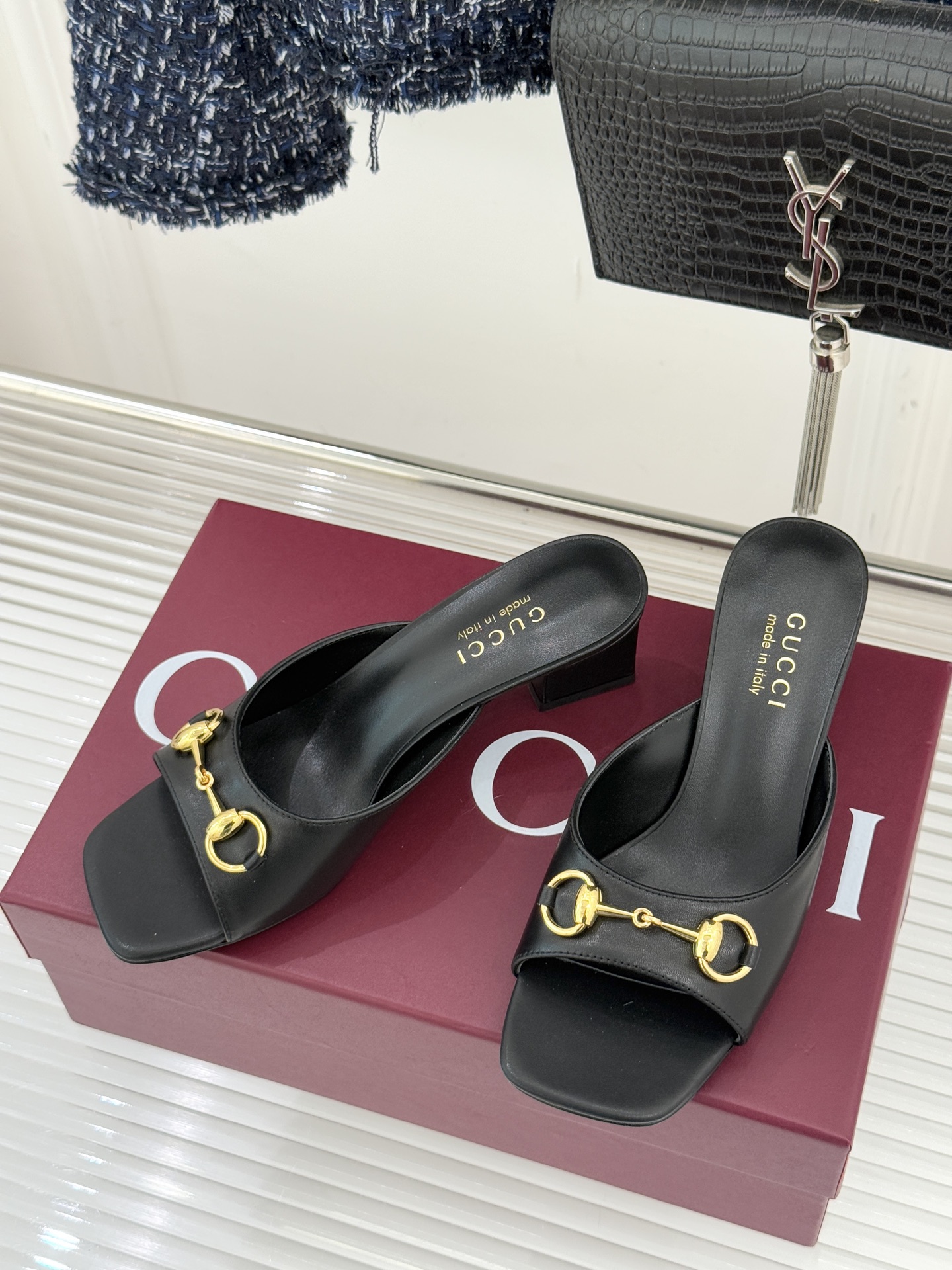 Gucci/古驰26WF春夏新品马衔扣鱼嘴粗跟拖鞋以时光为经纬 以自由为针线将品牌「随性的华美」具象为足