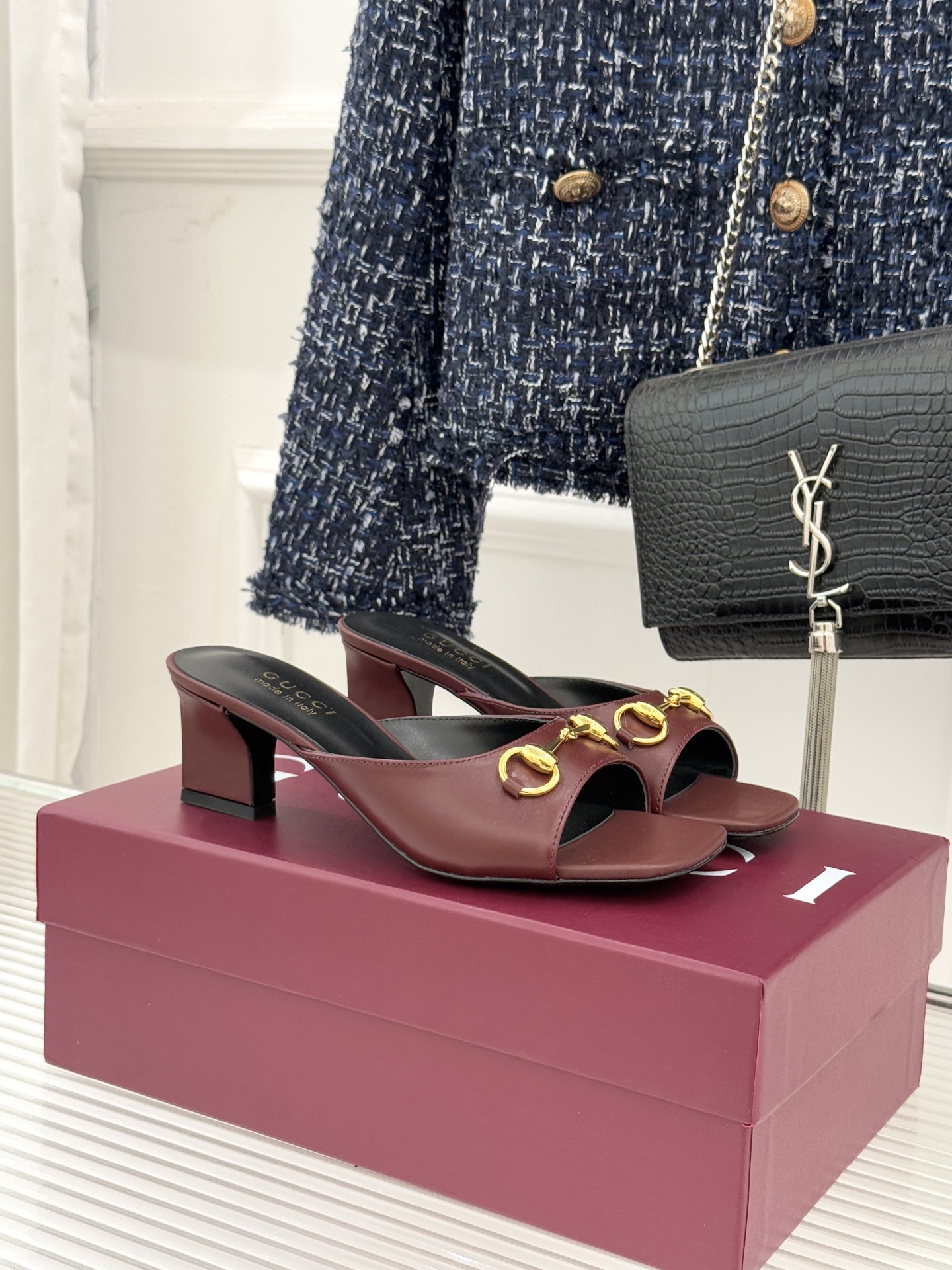 Gucci/古驰26WF春夏新品马衔扣鱼嘴粗跟拖鞋以时光为经纬 以自由为针线将品牌「随性的华美」具象为足