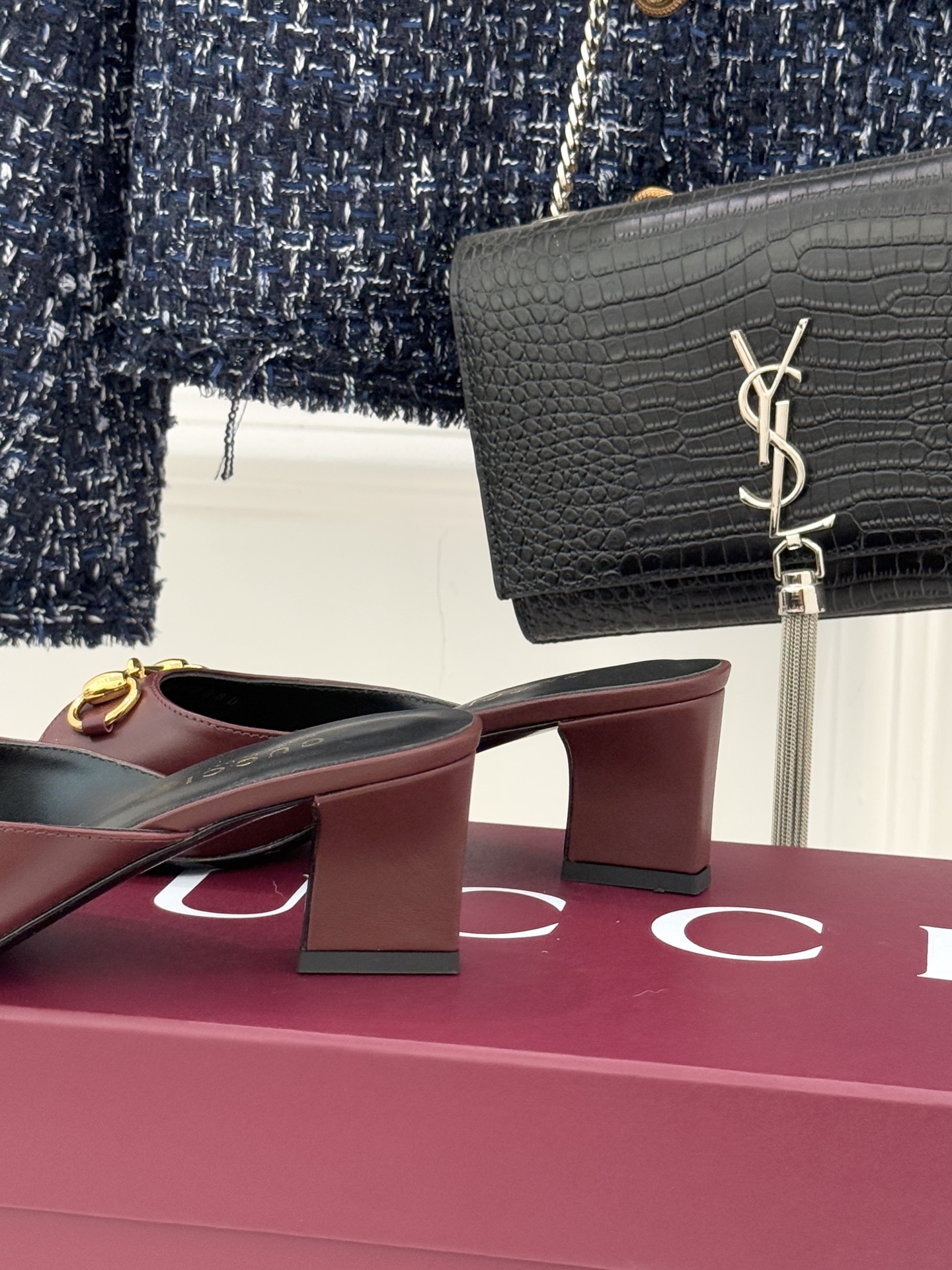 Gucci/古驰26WF春夏新品马衔扣鱼嘴粗跟拖鞋以时光为经纬 以自由为针线将品牌「随性的华美」具象为足