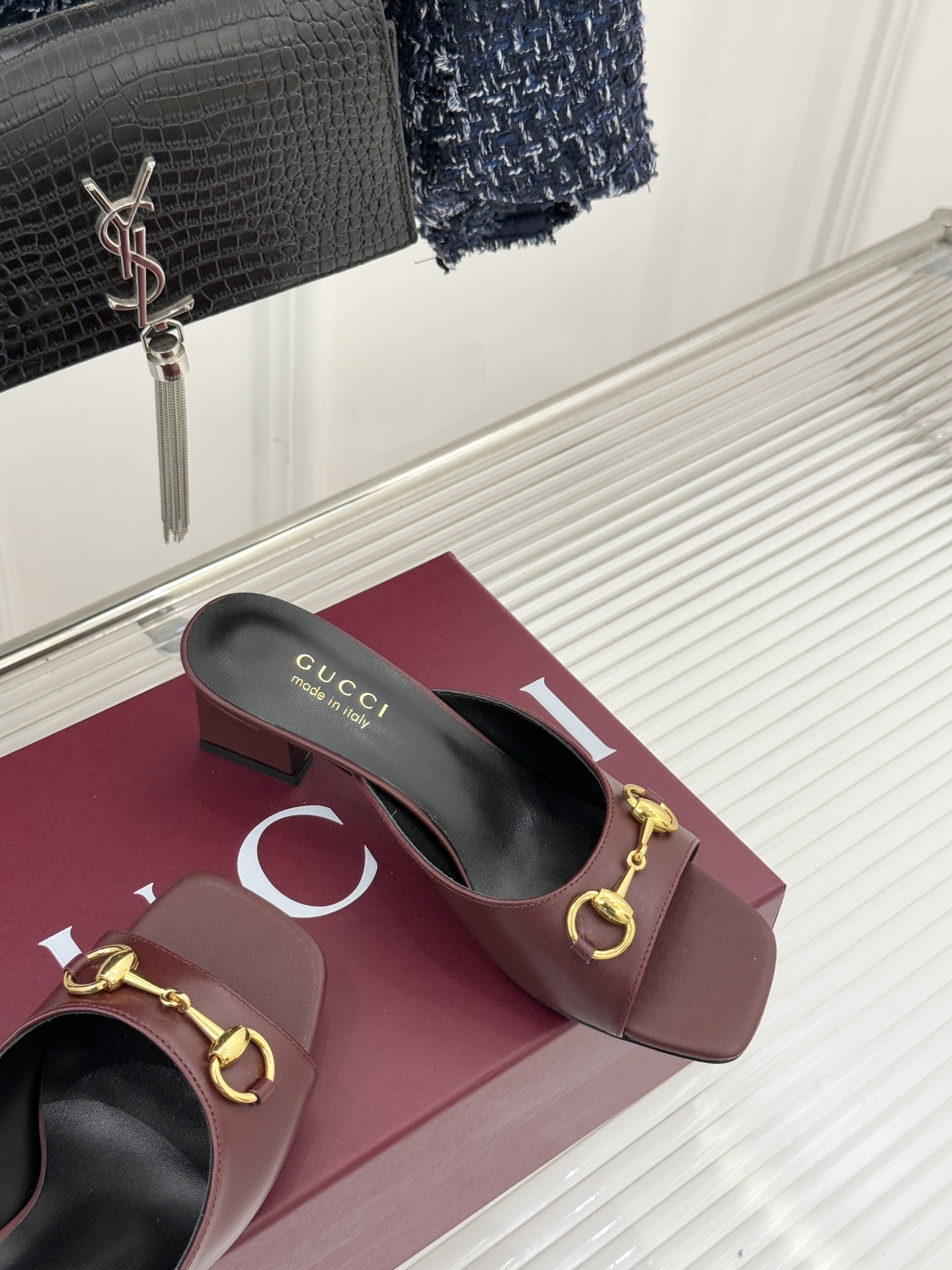 Gucci/古驰26WF春夏新品马衔扣鱼嘴粗跟拖鞋以时光为经纬 以自由为针线将品牌「随性的华美」具象为足