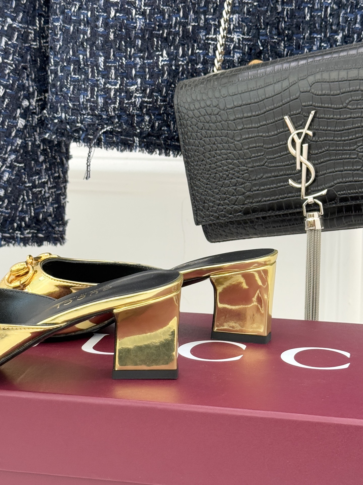 Gucci/古驰26WF春夏新品马衔扣鱼嘴粗跟拖鞋以时光为经纬 以自由为针线将品牌「随性的华美」具象为足