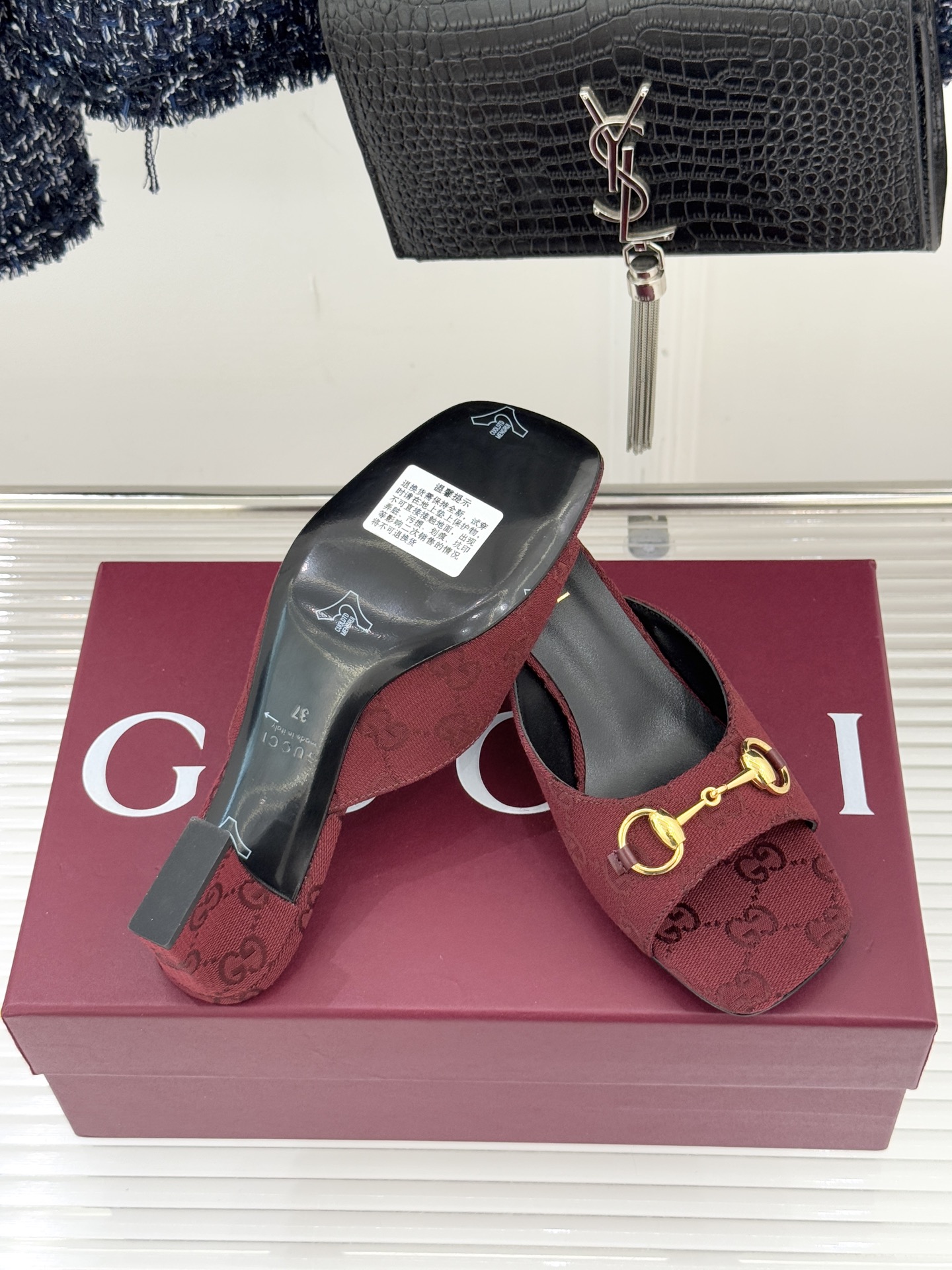 Gucci/古驰26WF春夏新品马衔扣鱼嘴粗跟拖鞋以时光为经纬 以自由为针线将品牌「随性的华美」具象为足