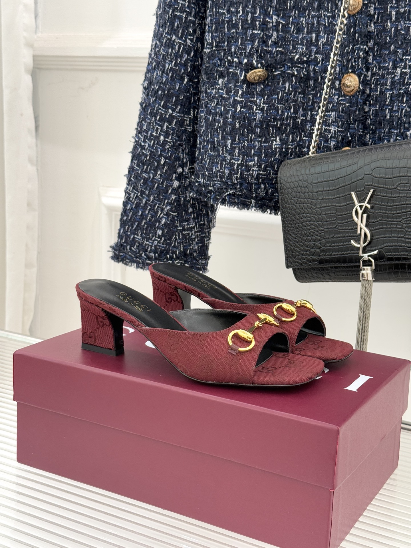 Gucci/古驰26WF春夏新品马衔扣鱼嘴粗跟拖鞋以时光为经纬 以自由为针线将品牌「随性的华美」具象为足