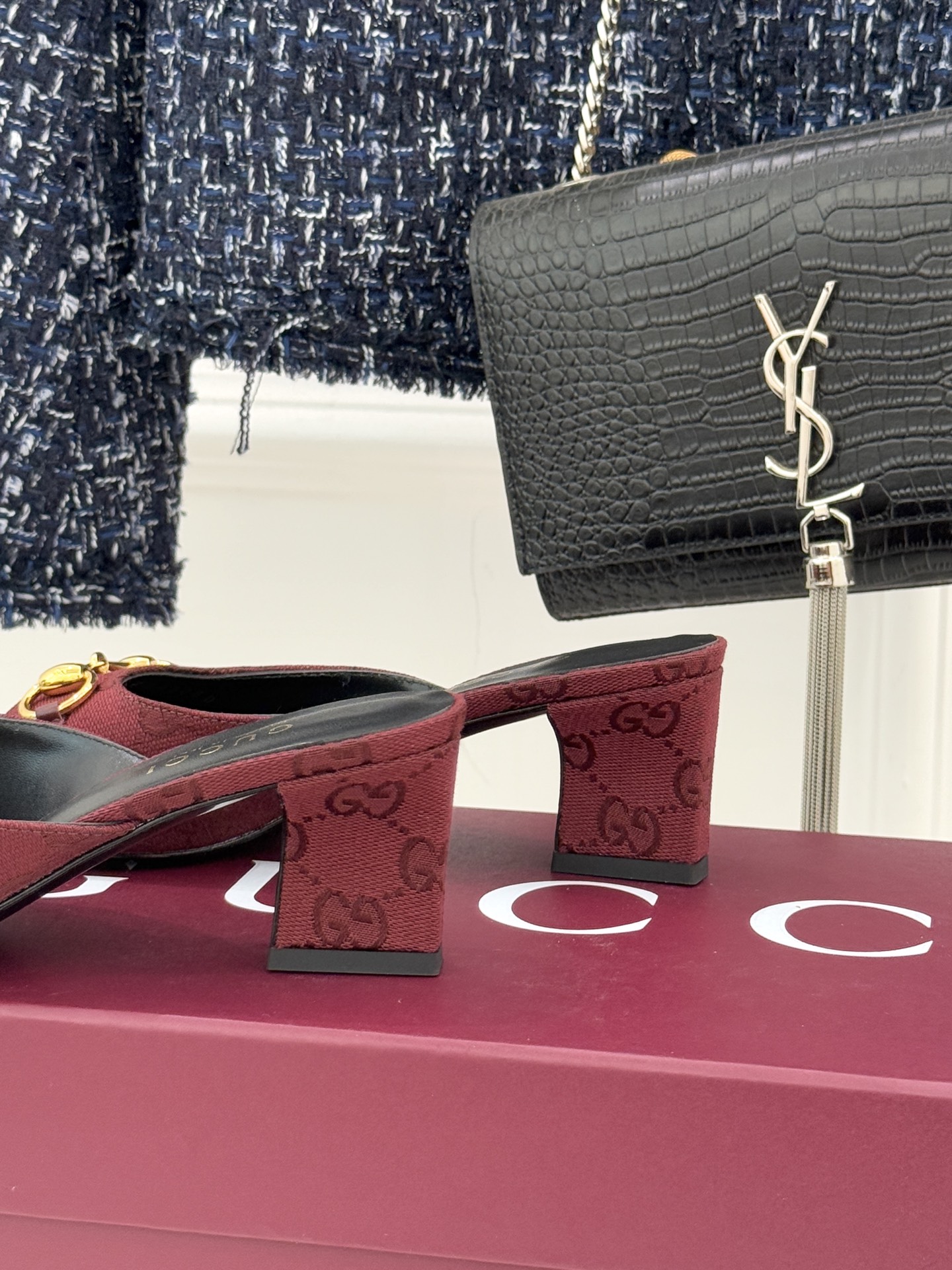 Gucci/古驰26WF春夏新品马衔扣鱼嘴粗跟拖鞋以时光为经纬 以自由为针线将品牌「随性的华美」具象为足