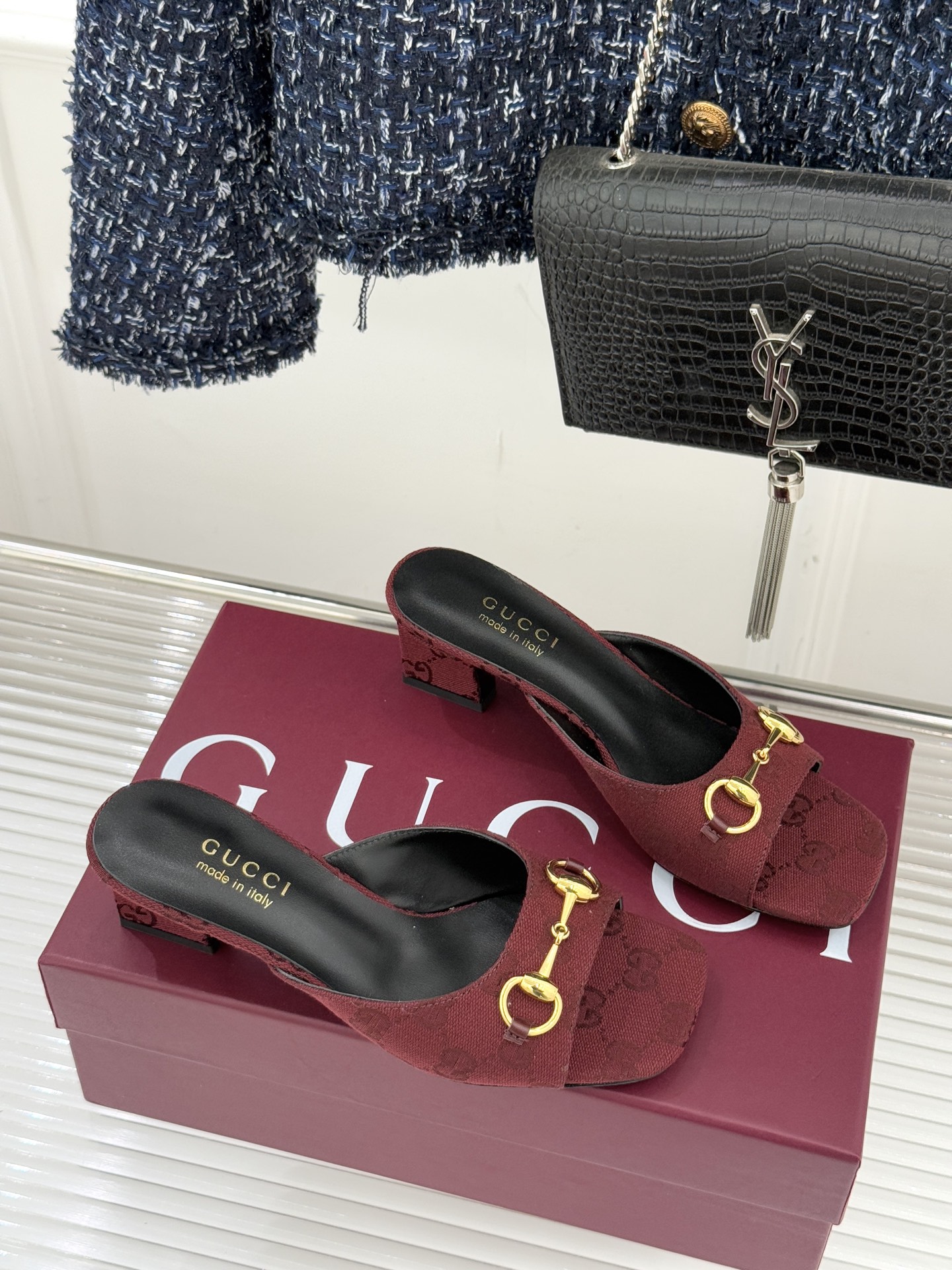 Gucci/古驰26WF春夏新品马衔扣鱼嘴粗跟拖鞋以时光为经纬 以自由为针线将品牌「随性的华美」具象为足
