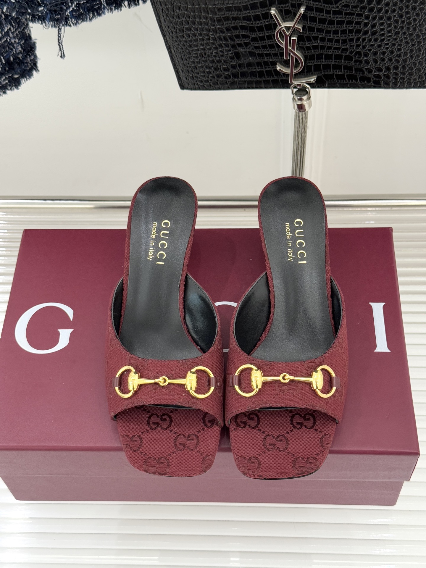 Gucci/古驰26WF春夏新品马衔扣鱼嘴粗跟拖鞋以时光为经纬 以自由为针线将品牌「随性的华美」具象为足