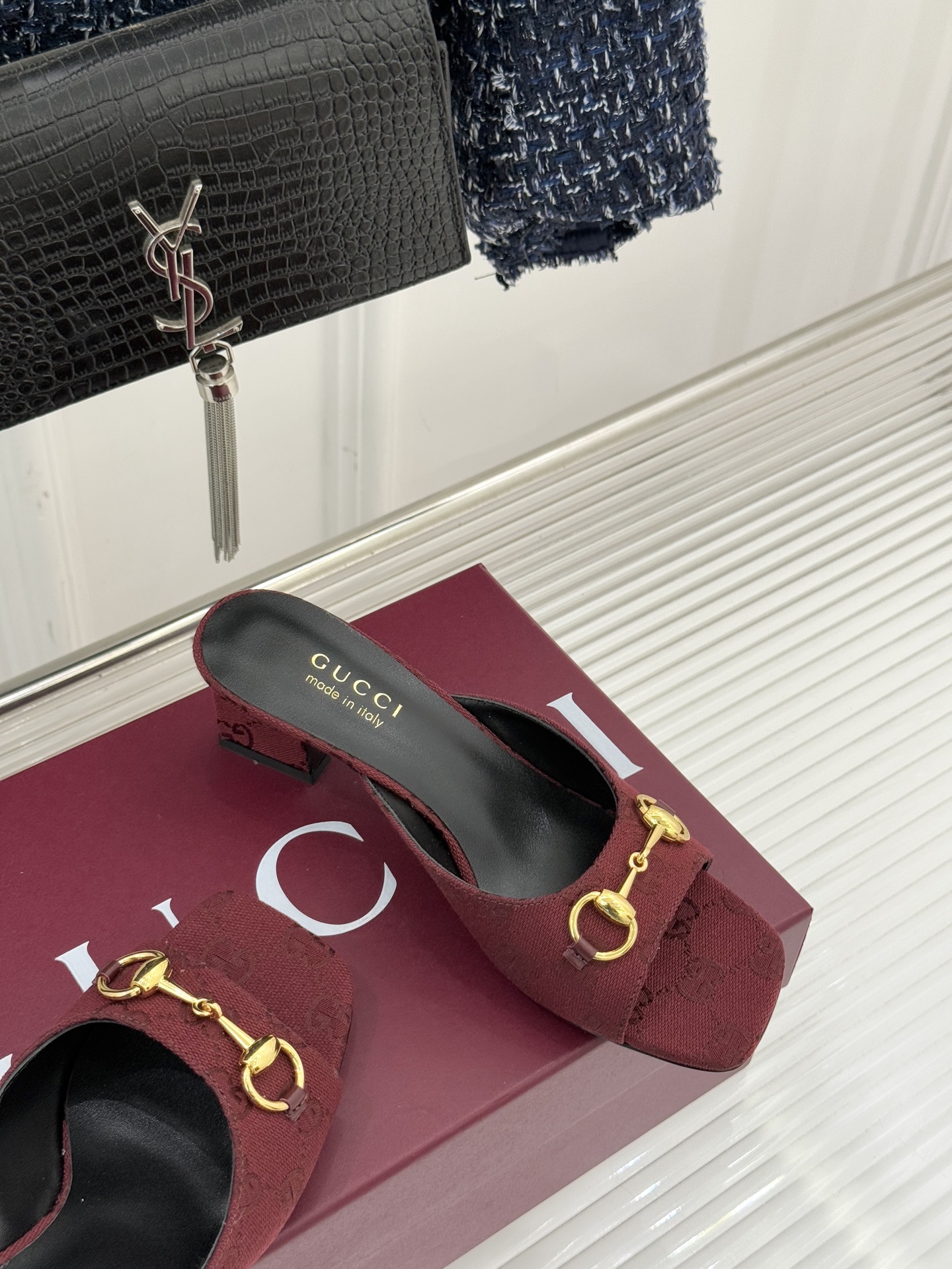 Gucci/古驰26WF春夏新品马衔扣鱼嘴粗跟拖鞋以时光为经纬 以自由为针线将品牌「随性的华美」具象为足