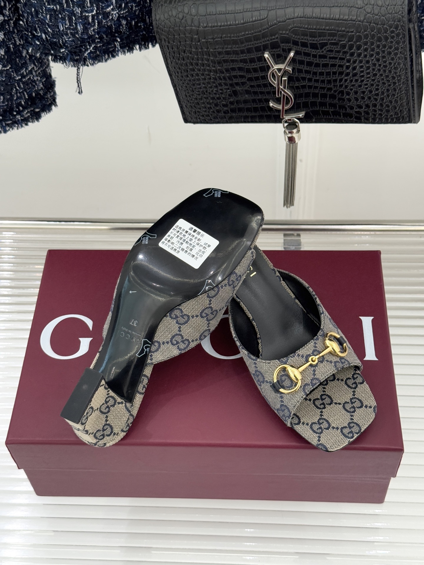 Gucci/古驰26WF春夏新品马衔扣鱼嘴粗跟拖鞋以时光为经纬 以自由为针线将品牌「随性的华美」具象为足