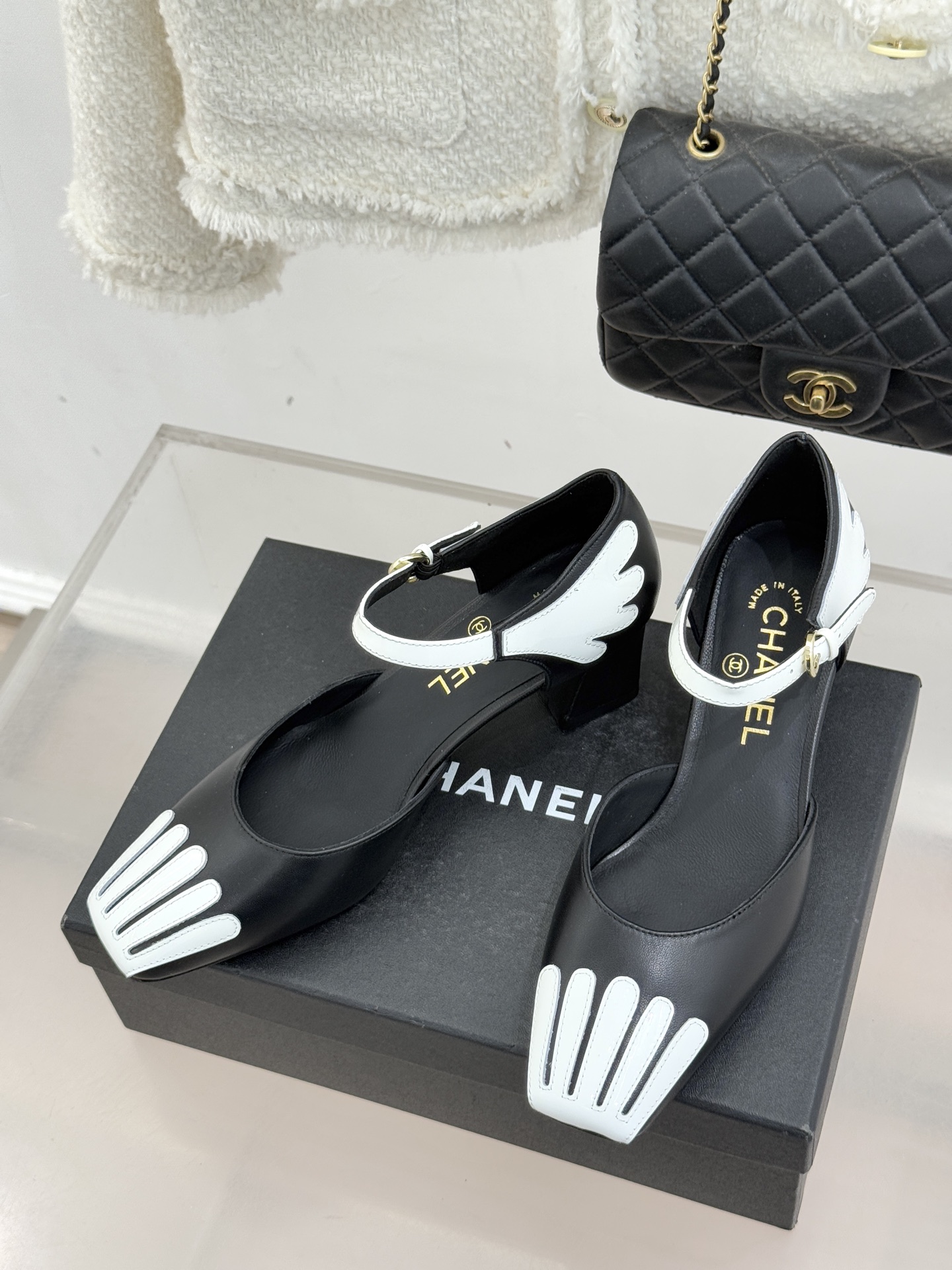 CHANE*｜小香26P新品拼色方头条纹粗跟凉鞋当26P春夏潮流邂逅法式经典这双凉鞋以拼色美学重塑优雅范