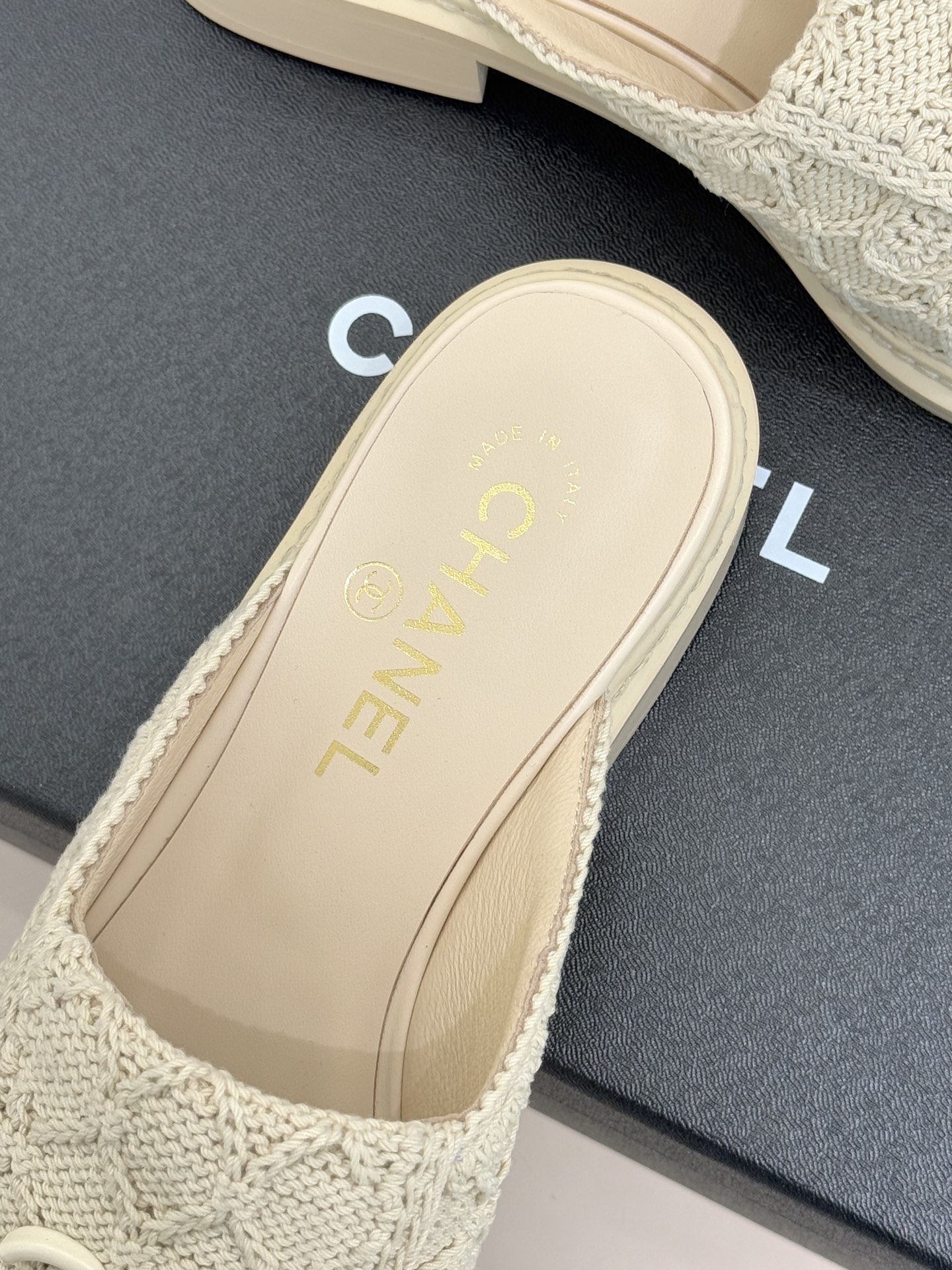 CHANE*｜小香26P新品双C书包扣翻盖针织半拖承袭品牌11.12手袋经典基因这双半拖以针织肌理重塑法