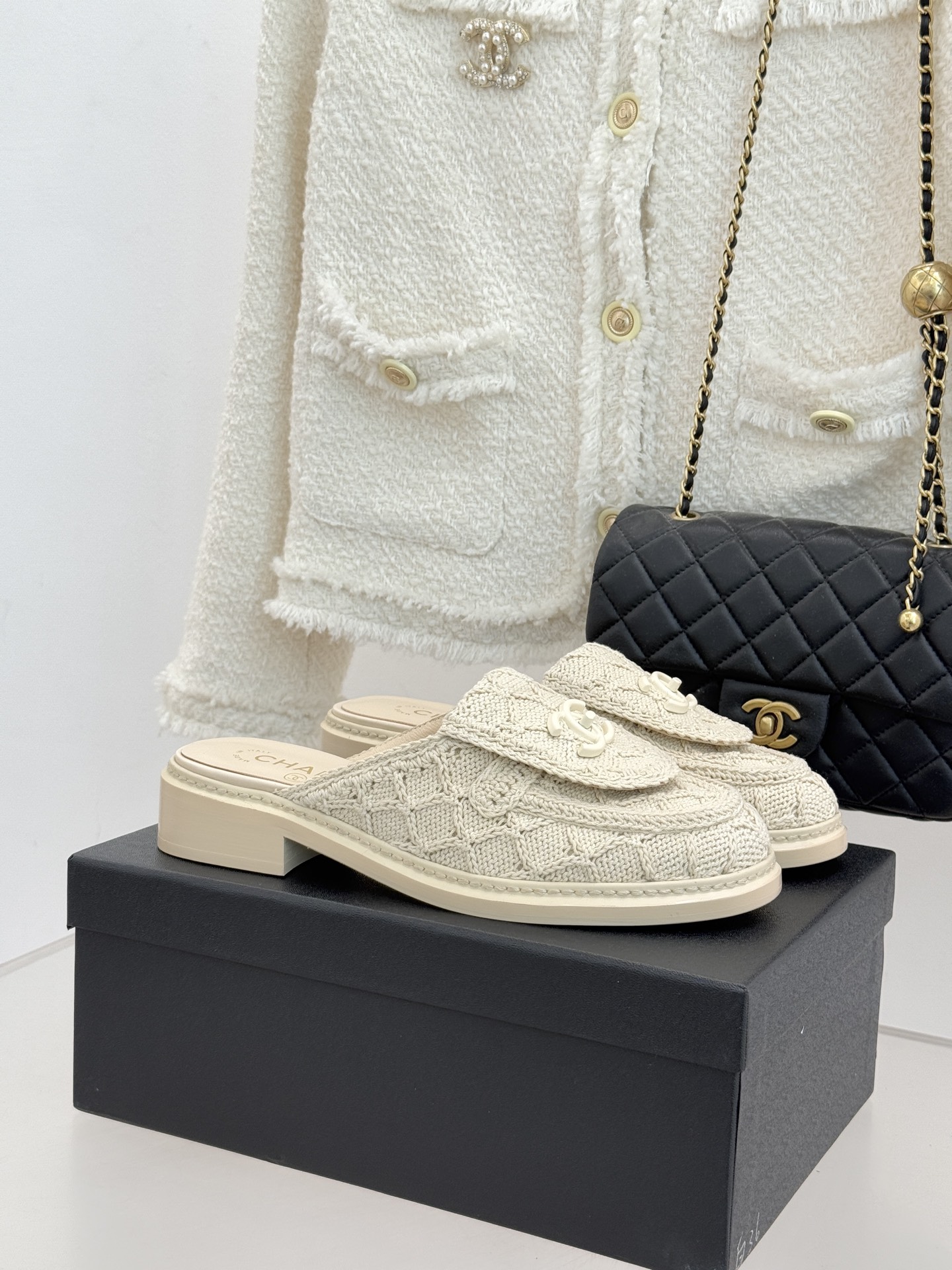 CHANE*｜小香26P新品双C书包扣翻盖针织半拖承袭品牌11.12手袋经典基因这双半拖以针织肌理重塑法