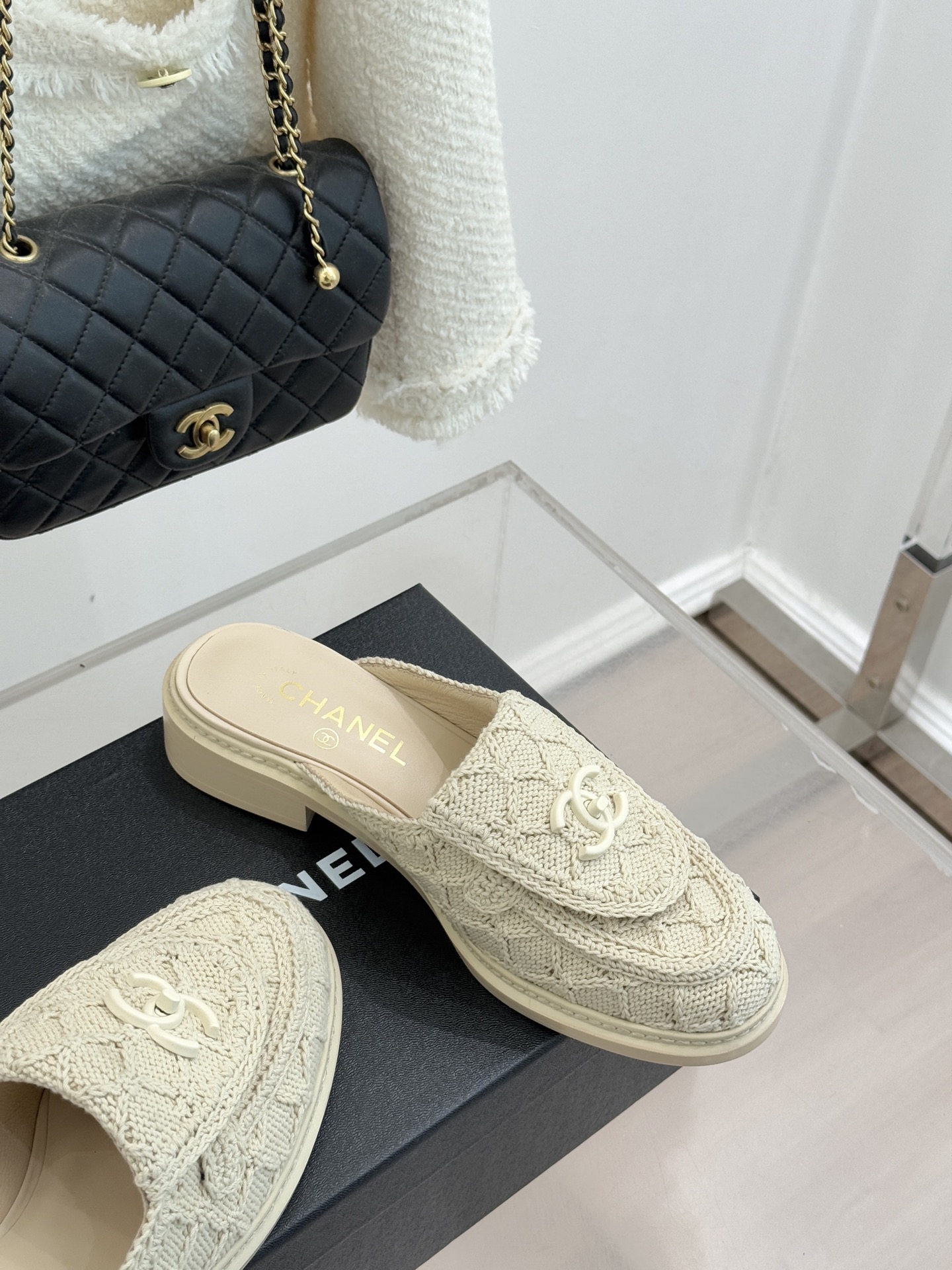 CHANE*｜小香26P新品双C书包扣翻盖针织半拖承袭品牌11.12手袋经典基因这双半拖以针织肌理重塑法