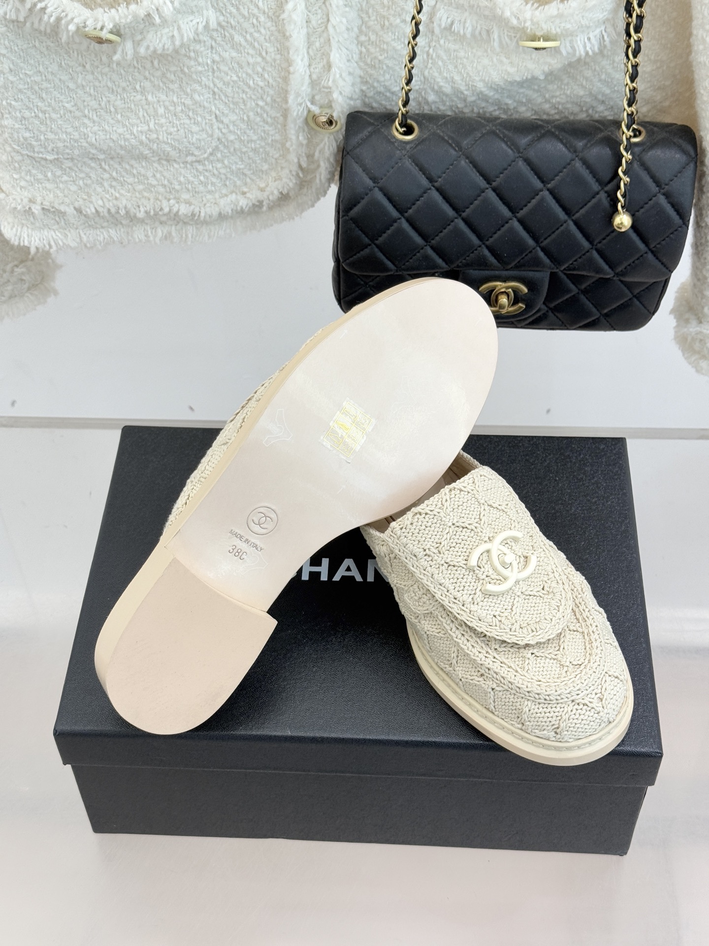 CHANE*｜小香26P新品双C书包扣翻盖针织半拖承袭品牌11.12手袋经典基因这双半拖以针织肌理重塑法