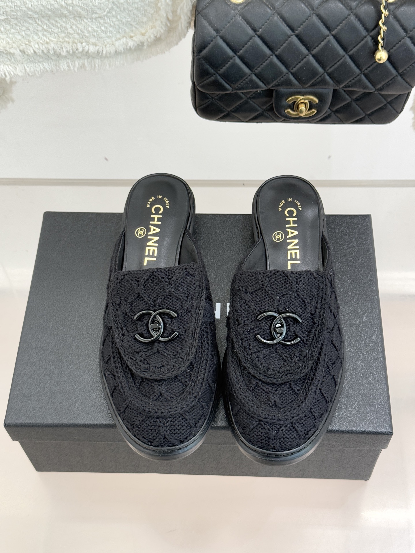 CHANE*｜小香26P新品双C书包扣翻盖针织半拖承袭品牌11.12手袋经典基因这双半拖以针织肌理重塑法