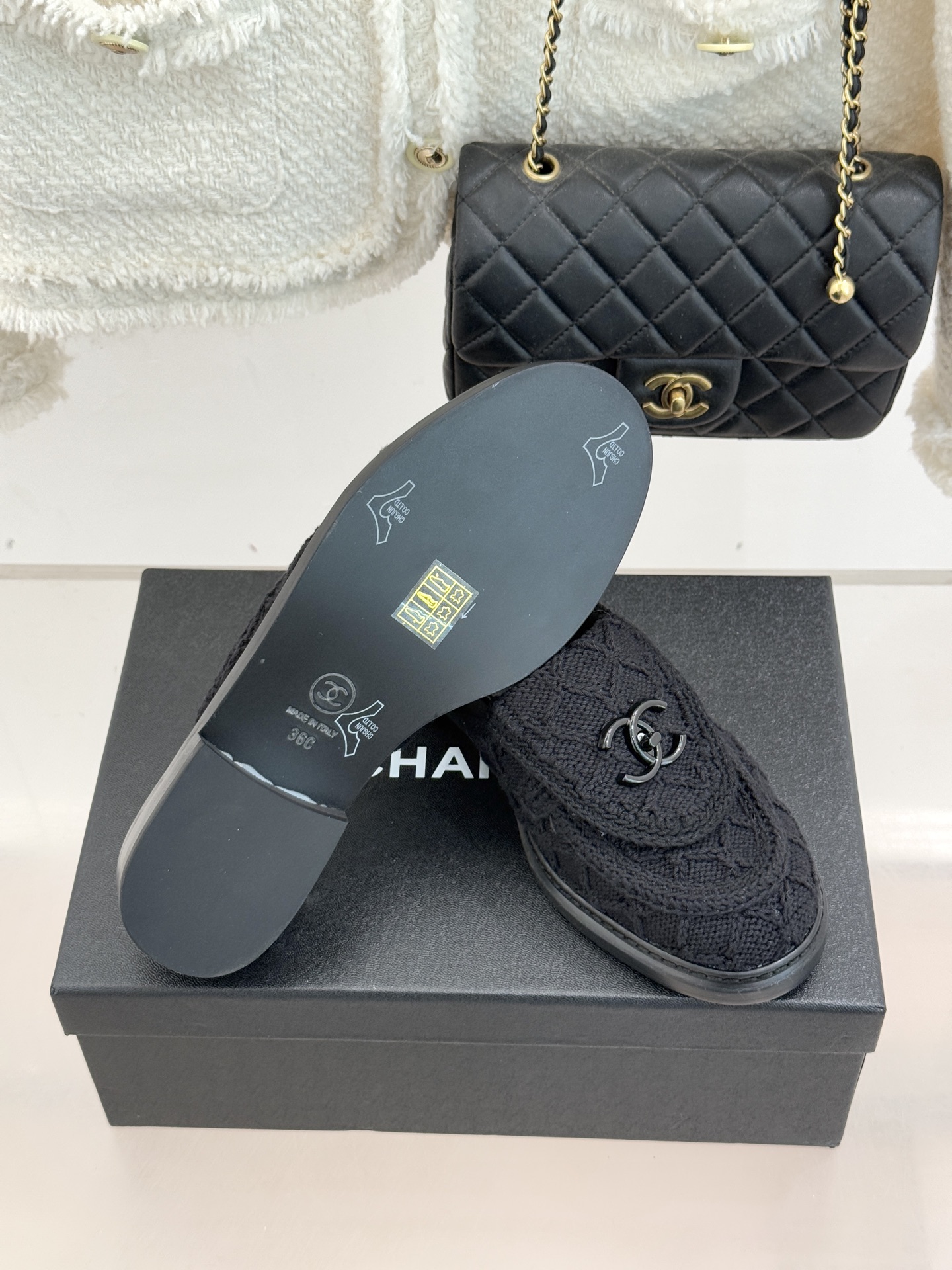 CHANE*｜小香26P新品双C书包扣翻盖针织半拖承袭品牌11.12手袋经典基因这双半拖以针织肌理重塑法