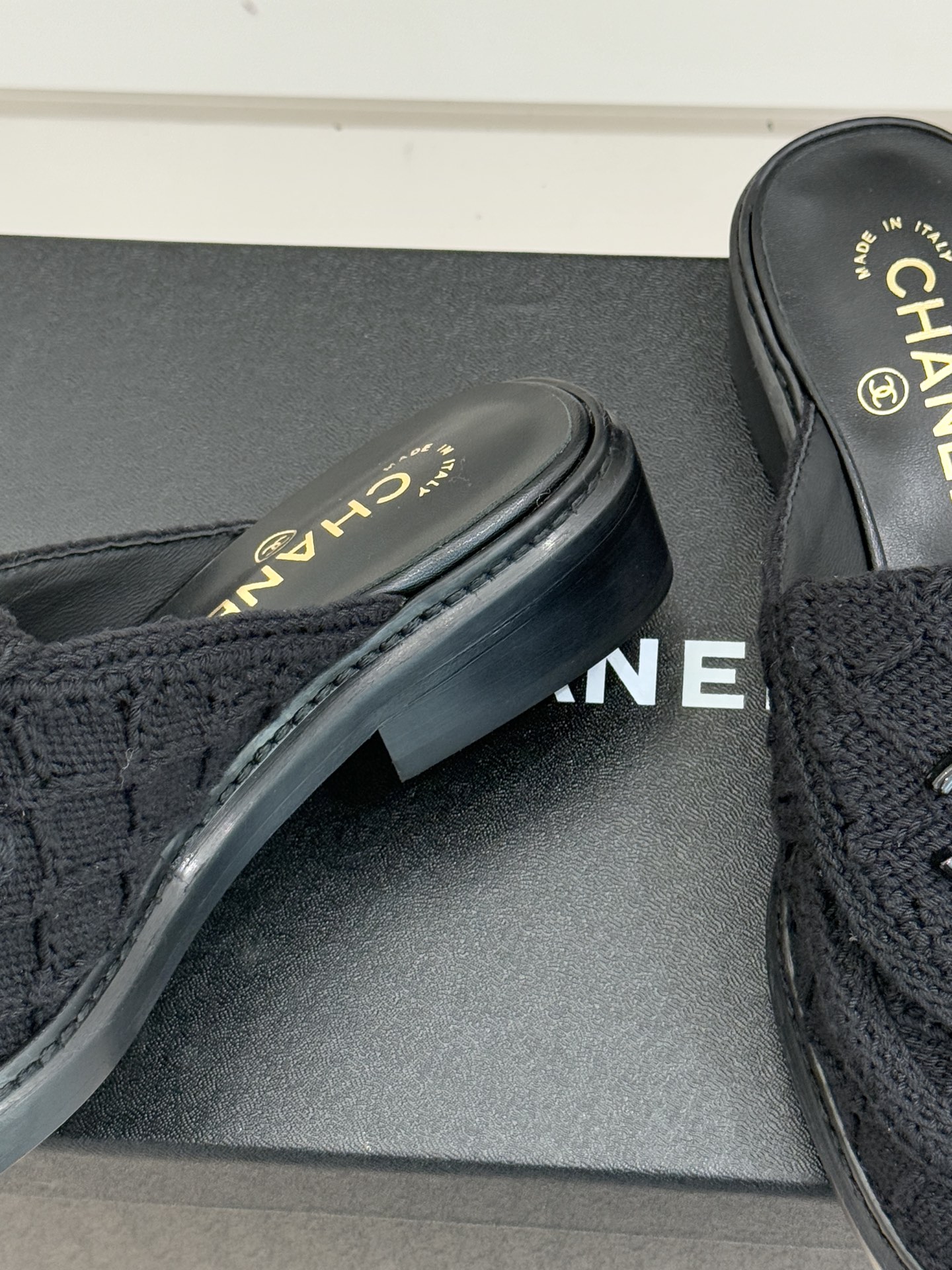 CHANE*｜小香26P新品双C书包扣翻盖针织半拖承袭品牌11.12手袋经典基因这双半拖以针织肌理重塑法