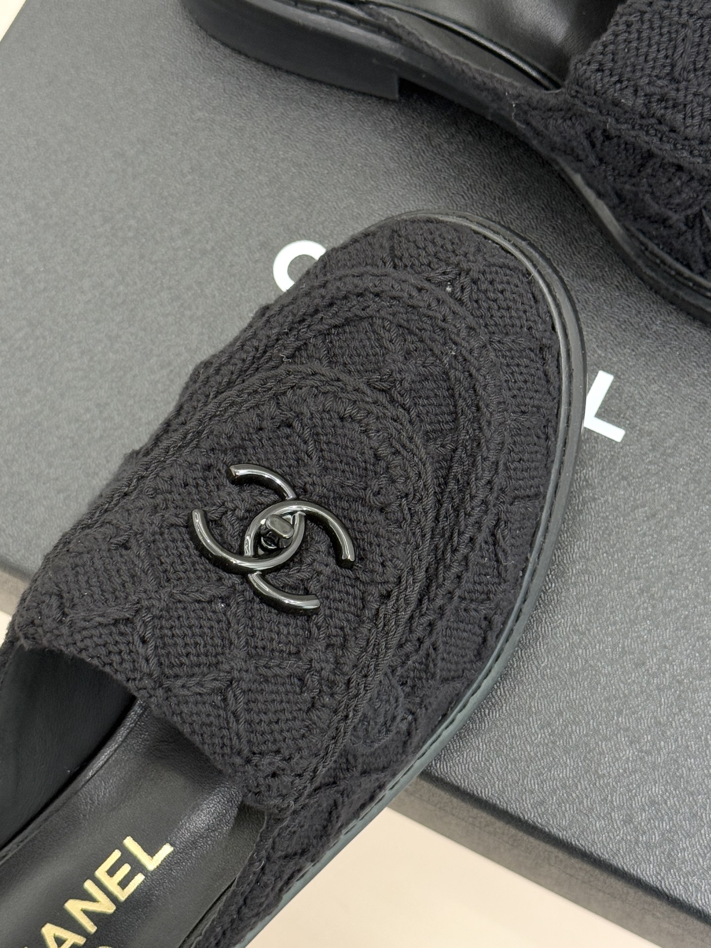 CHANE*｜小香26P新品双C书包扣翻盖针织半拖承袭品牌11.12手袋经典基因这双半拖以针织肌理重塑法