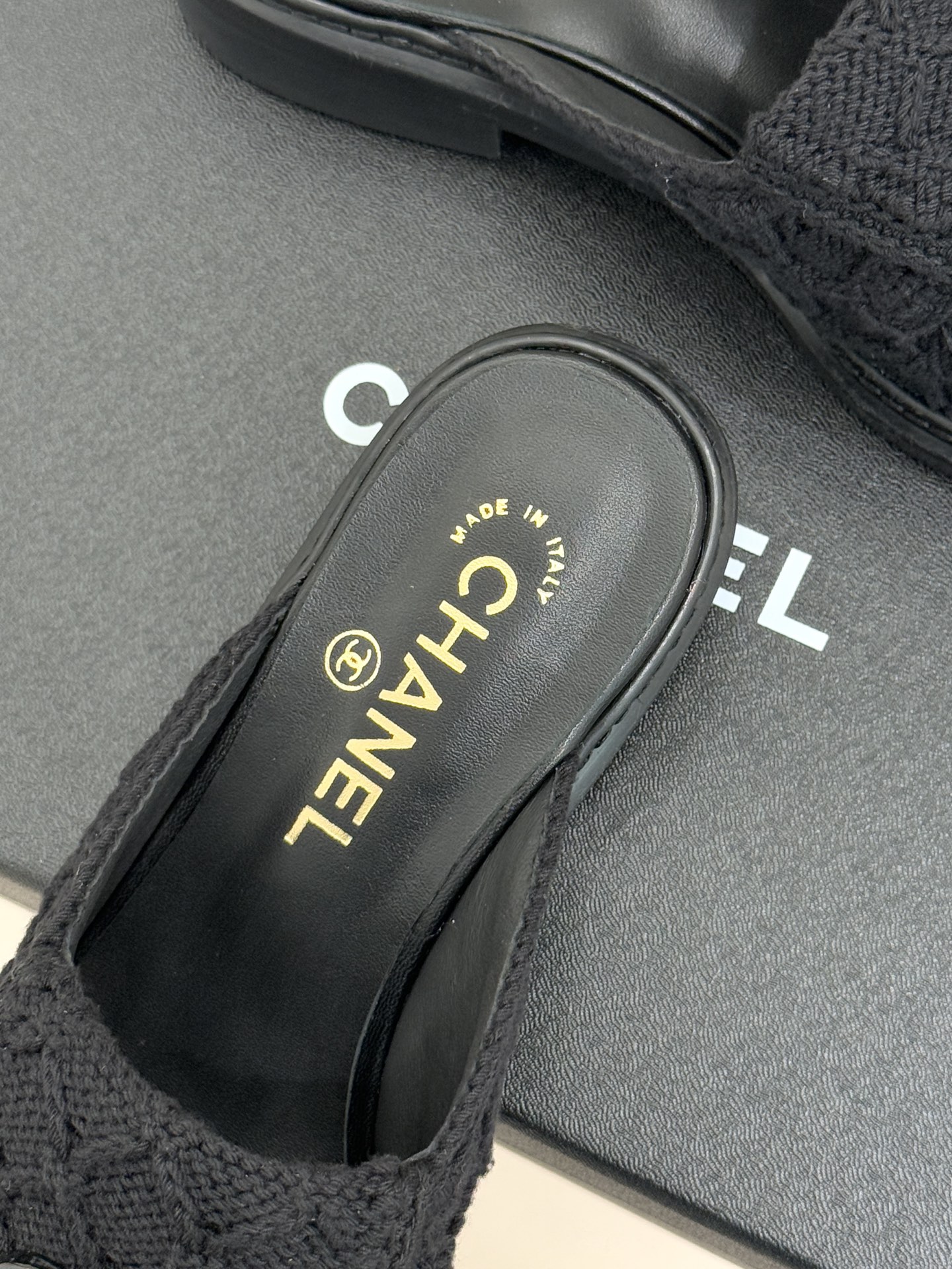 CHANE*｜小香26P新品双C书包扣翻盖针织半拖承袭品牌11.12手袋经典基因这双半拖以针织肌理重塑法