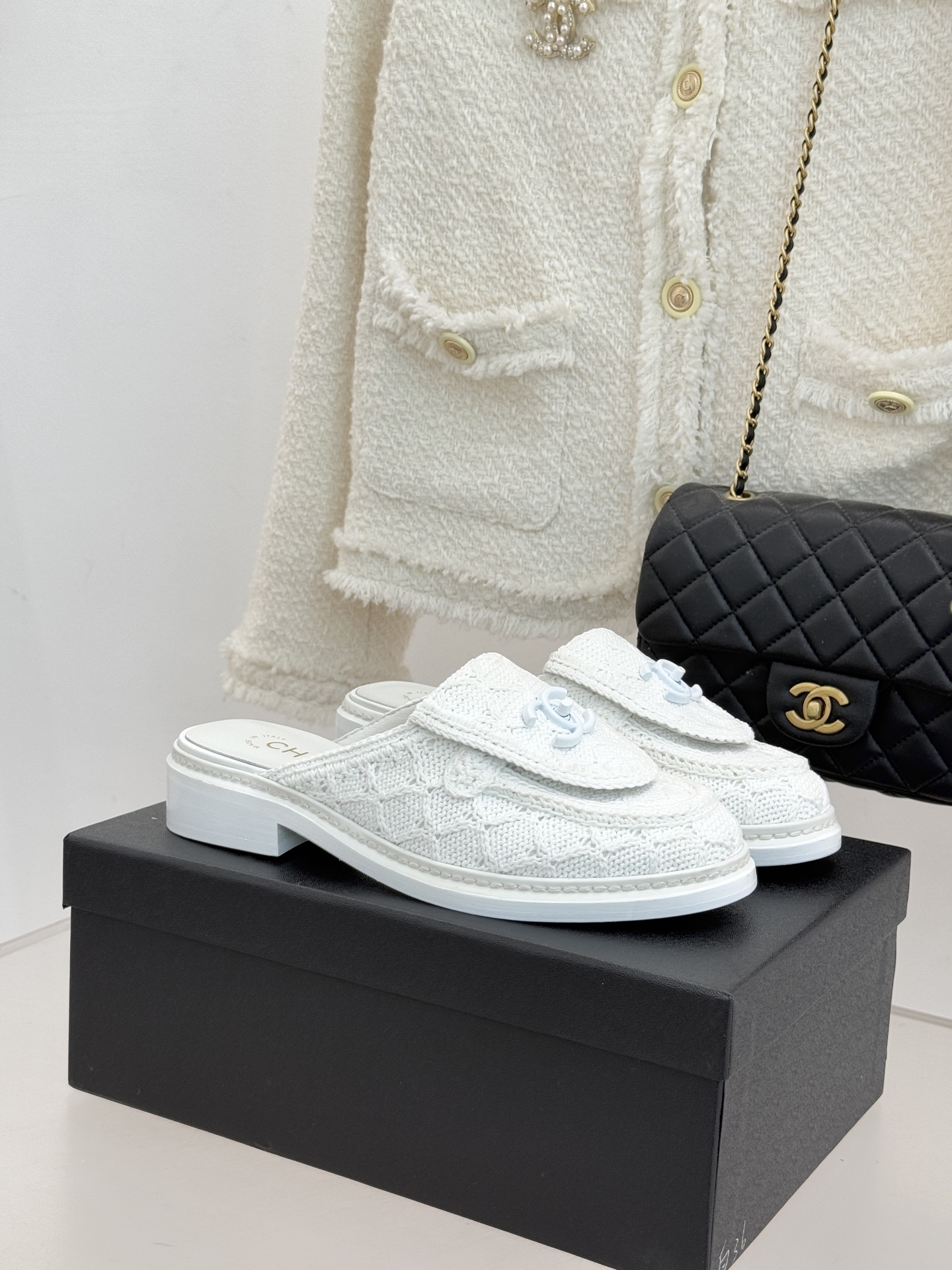 CHANE*｜小香26P新品双C书包扣翻盖针织半拖承袭品牌11.12手袋经典基因这双半拖以针织肌理重塑法