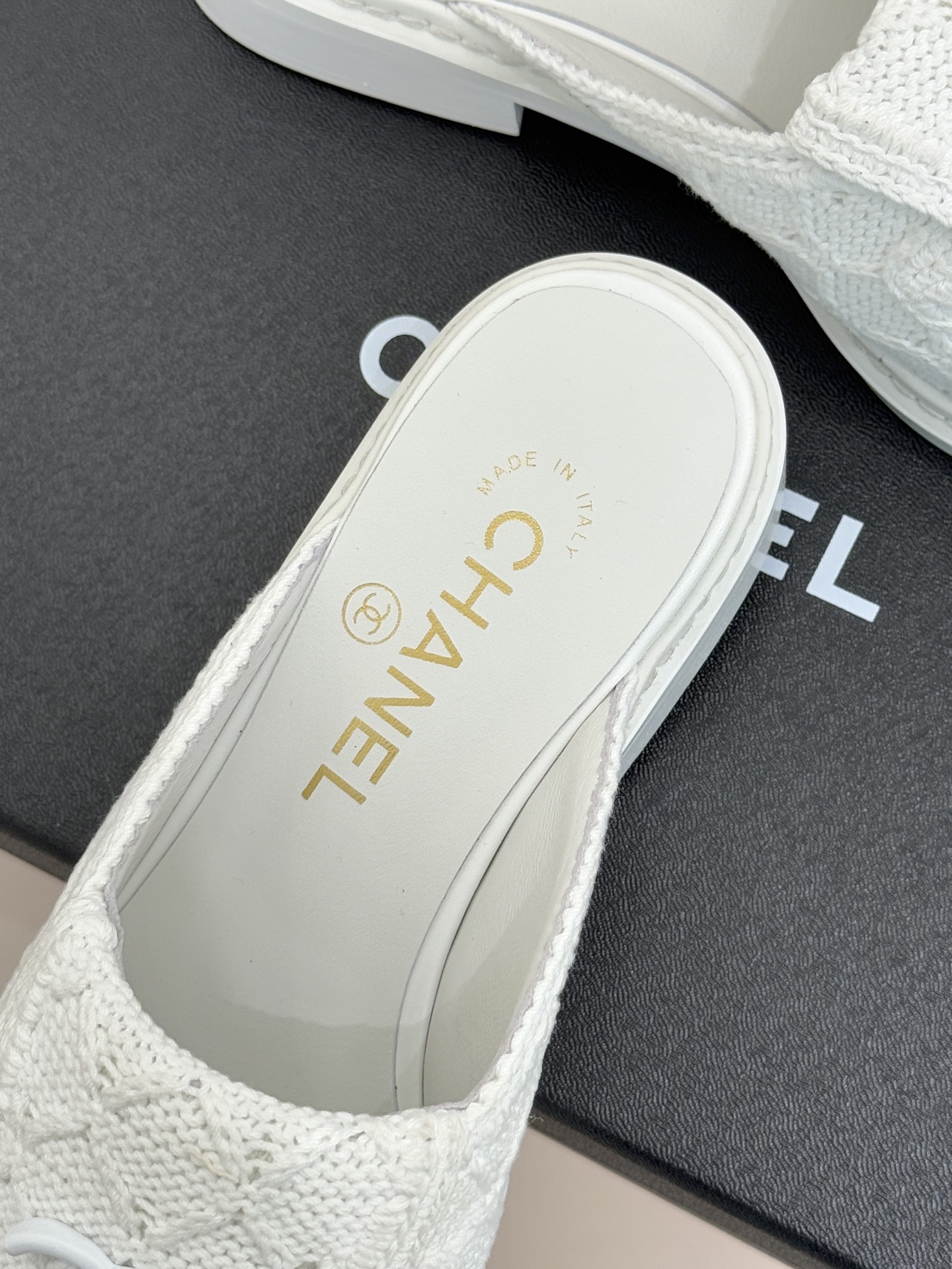 CHANE*｜小香26P新品双C书包扣翻盖针织半拖承袭品牌11.12手袋经典基因这双半拖以针织肌理重塑法