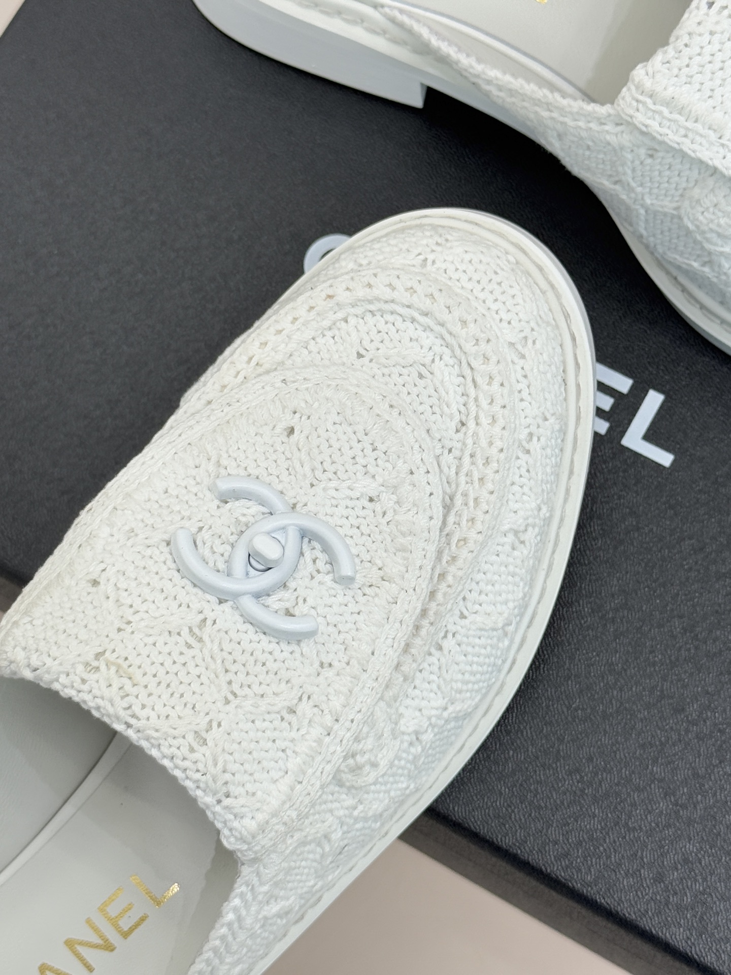 CHANE*｜小香26P新品双C书包扣翻盖针织半拖承袭品牌11.12手袋经典基因这双半拖以针织肌理重塑法
