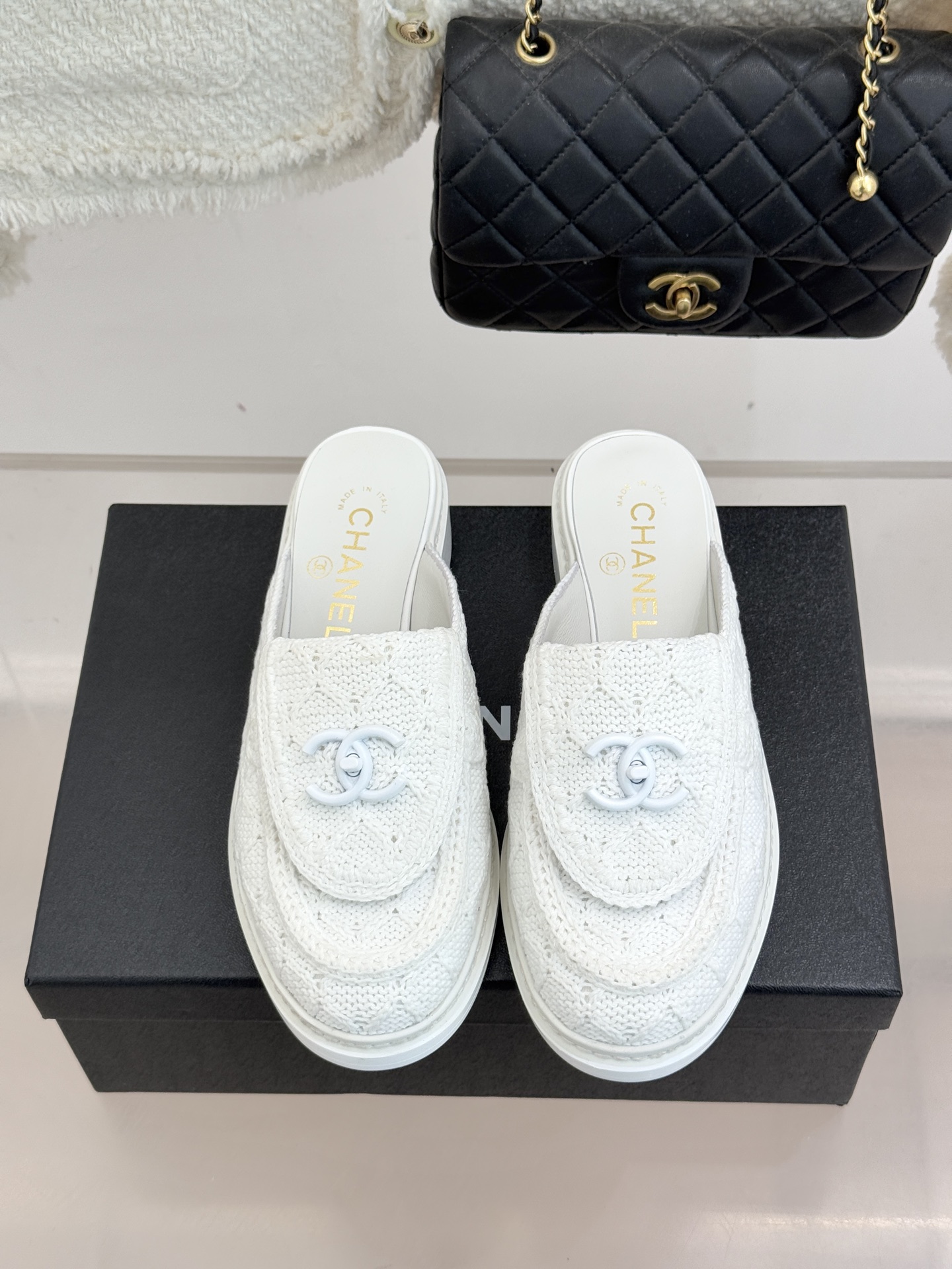 CHANE*｜小香26P新品双C书包扣翻盖针织半拖承袭品牌11.12手袋经典基因这双半拖以针织肌理重塑法