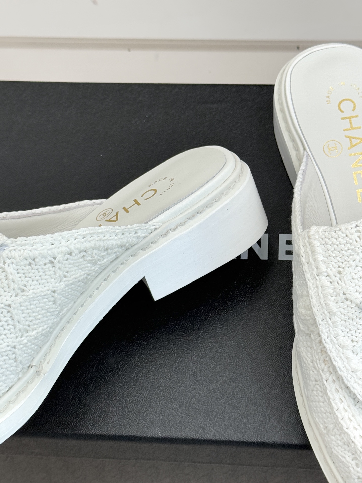 CHANE*｜小香26P新品双C书包扣翻盖针织半拖承袭品牌11.12手袋经典基因这双半拖以针织肌理重塑法