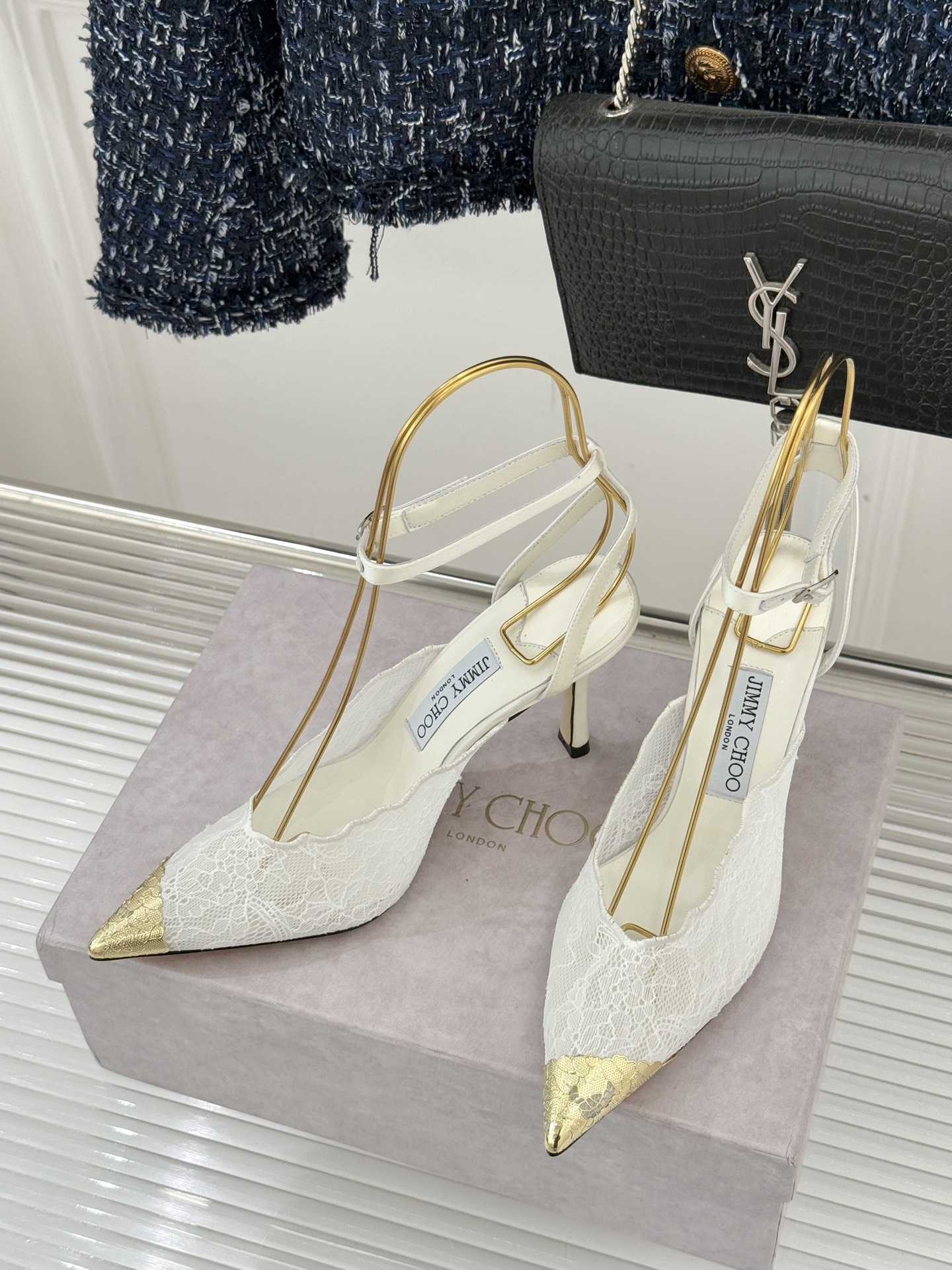 Jimmy Choo/吉米周26WF新品蕾丝金属头高跟凉鞋承袭品牌30年英伦奢雅基因这款凉鞋解锁现代女性