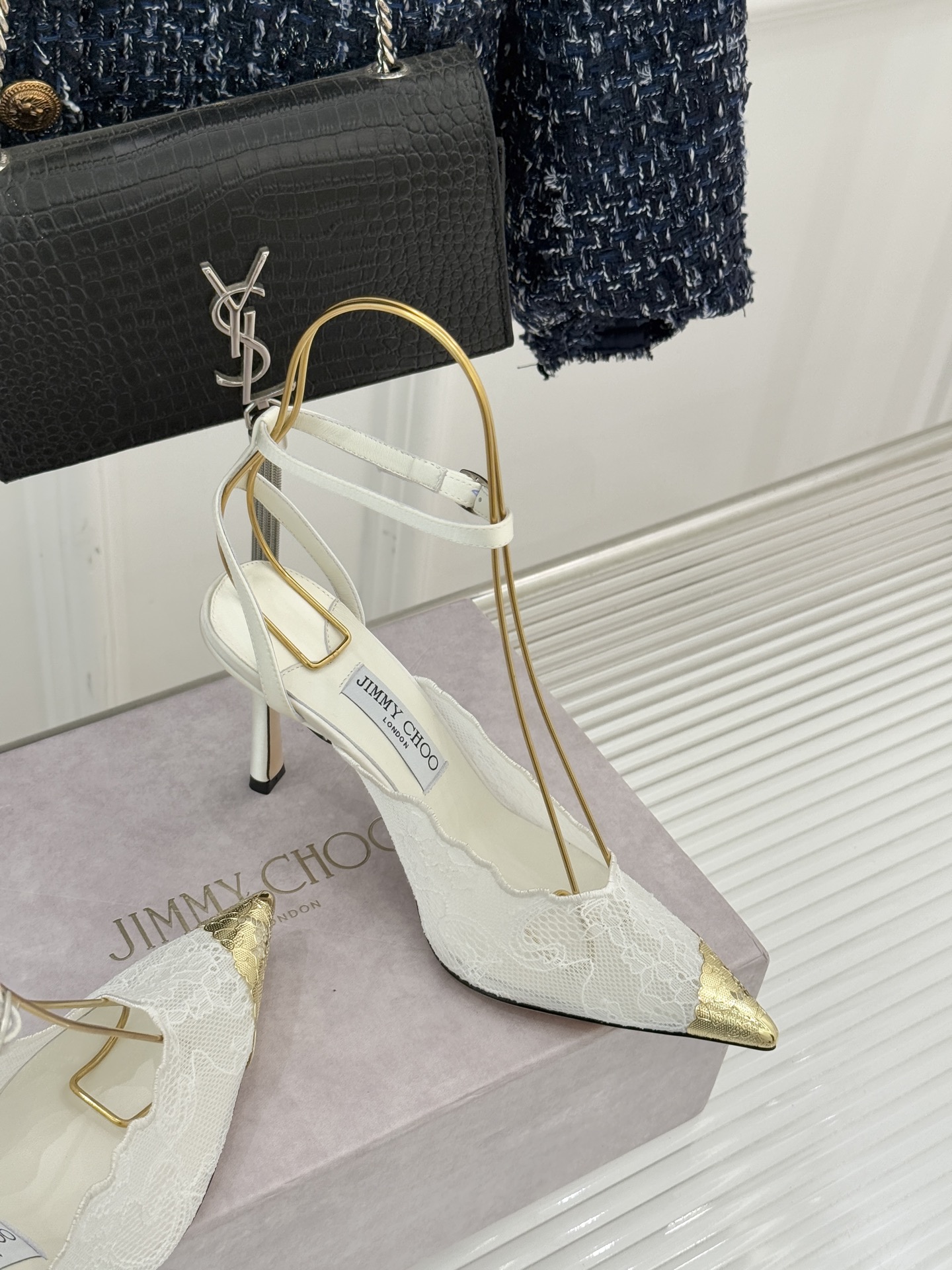 Jimmy Choo/吉米周26WF新品蕾丝金属头高跟凉鞋承袭品牌30年英伦奢雅基因这款凉鞋解锁现代女性