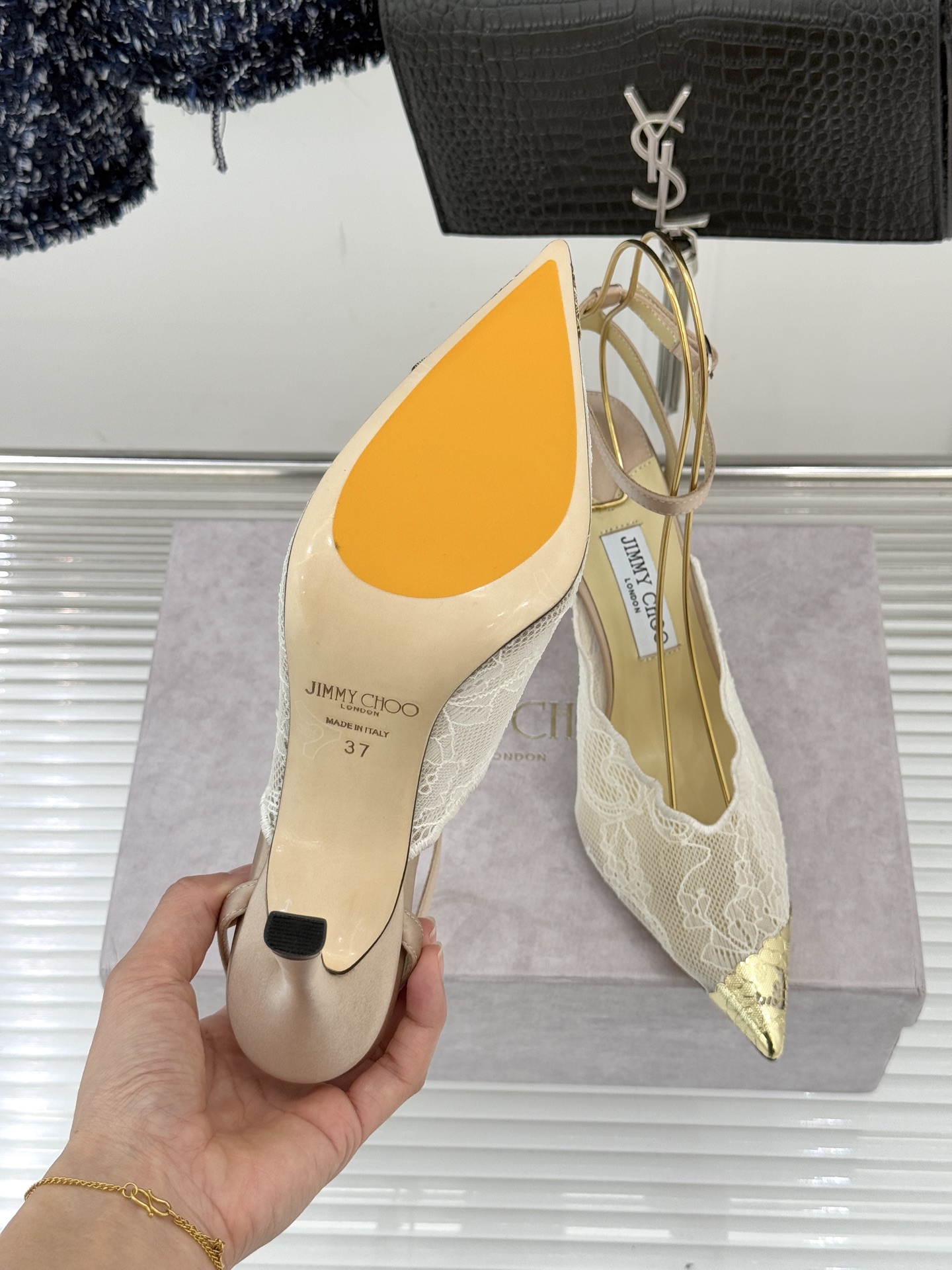 Jimmy Choo/吉米周26WF新品蕾丝金属头高跟凉鞋承袭品牌30年英伦奢雅基因这款凉鞋解锁现代女性