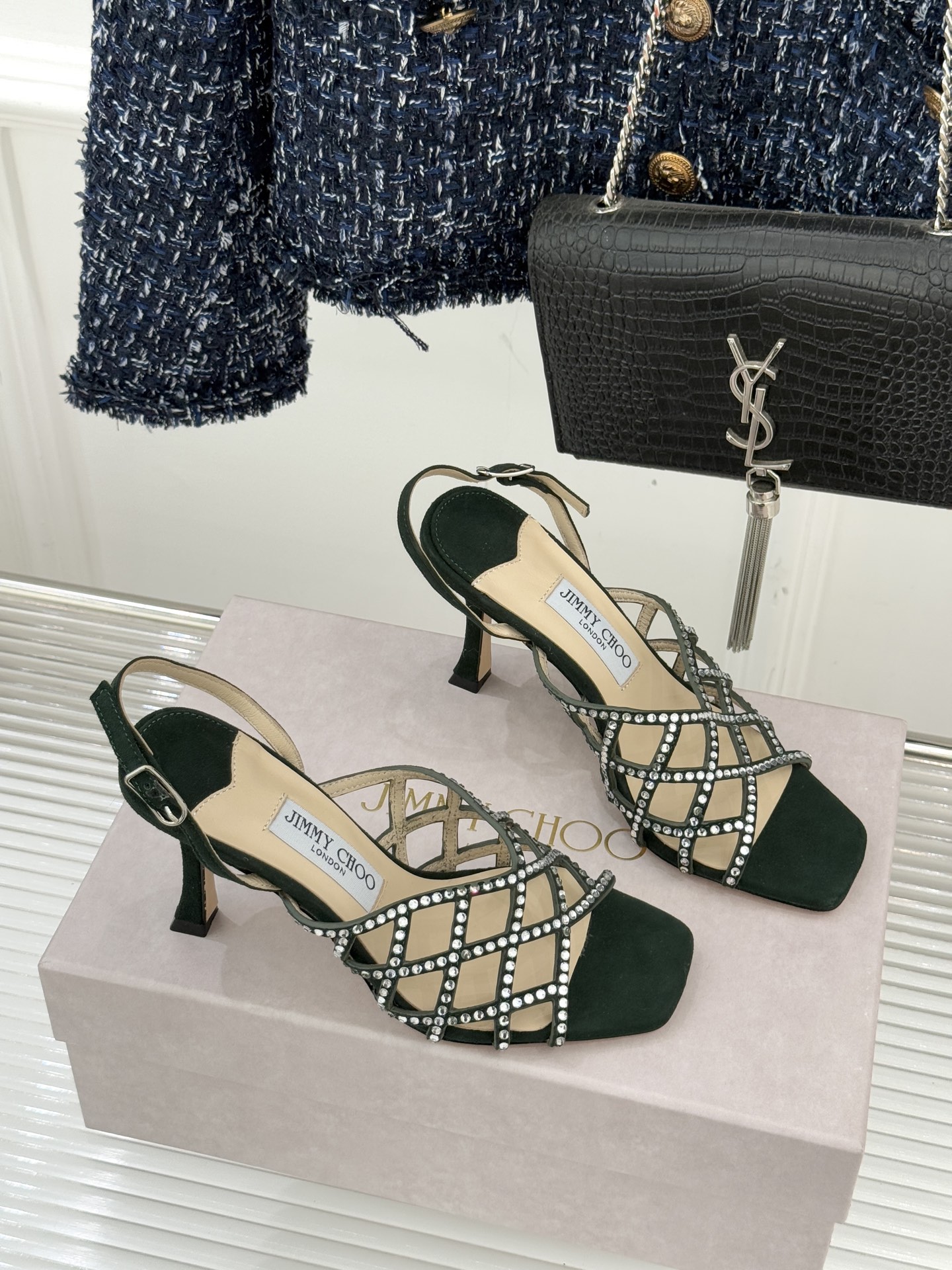 Jimmy Choo/吉米周26WF新品方头水钻细高跟凉鞋这双凉鞋以璀璨锋芒定义焦点美学。意大利精制光滑