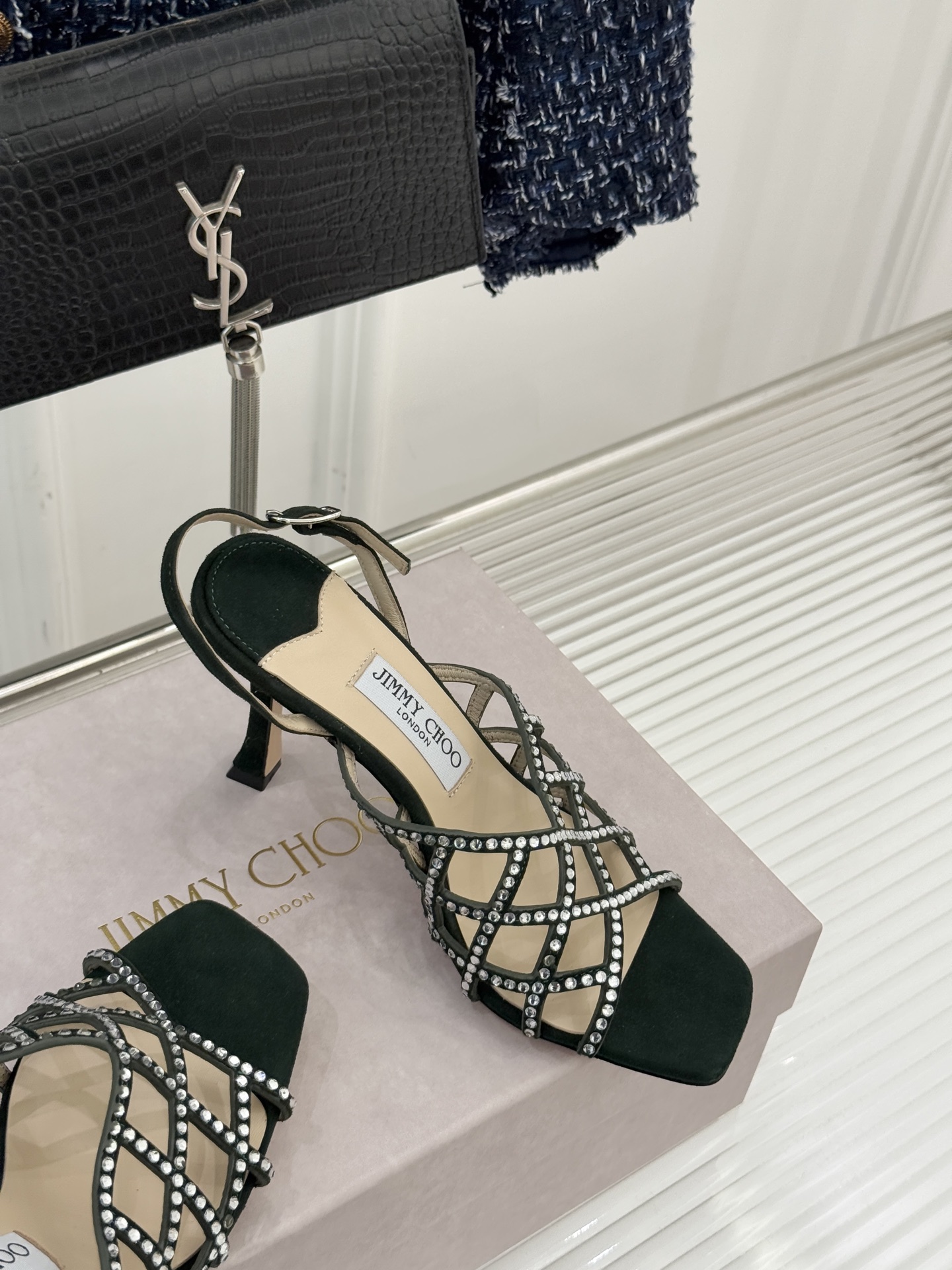 Jimmy Choo/吉米周26WF新品方头水钻细高跟凉鞋这双凉鞋以璀璨锋芒定义焦点美学。意大利精制光滑