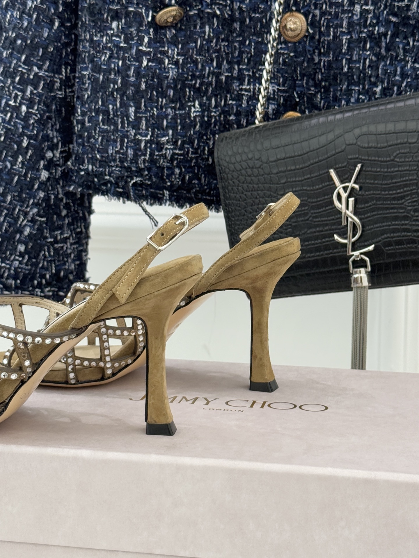 Jimmy Choo/吉米周26WF新品方头水钻细高跟凉鞋这双凉鞋以璀璨锋芒定义焦点美学。意大利精制光滑