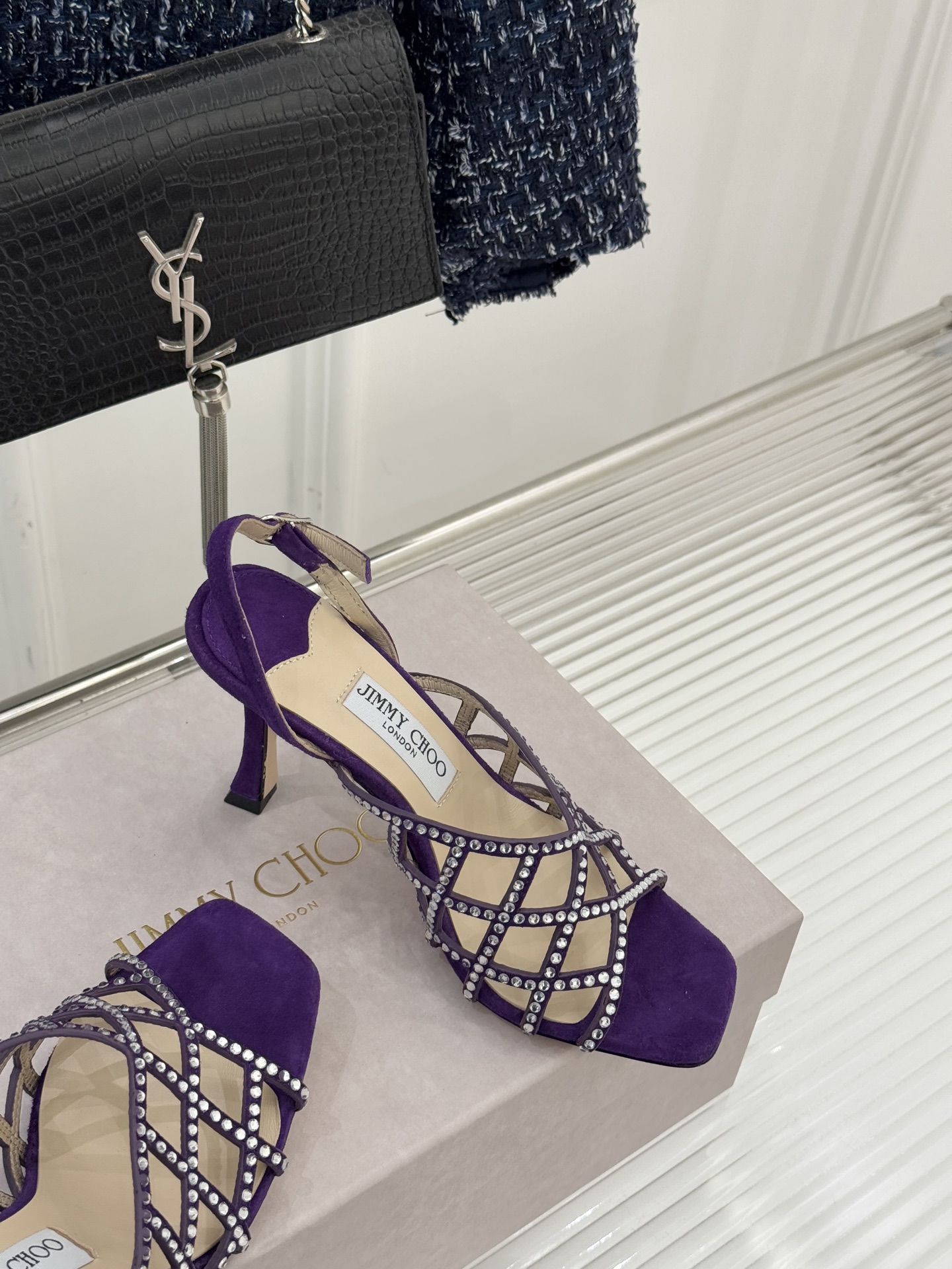 Jimmy Choo/吉米周26WF新品方头水钻细高跟凉鞋这双凉鞋以璀璨锋芒定义焦点美学。意大利精制光滑